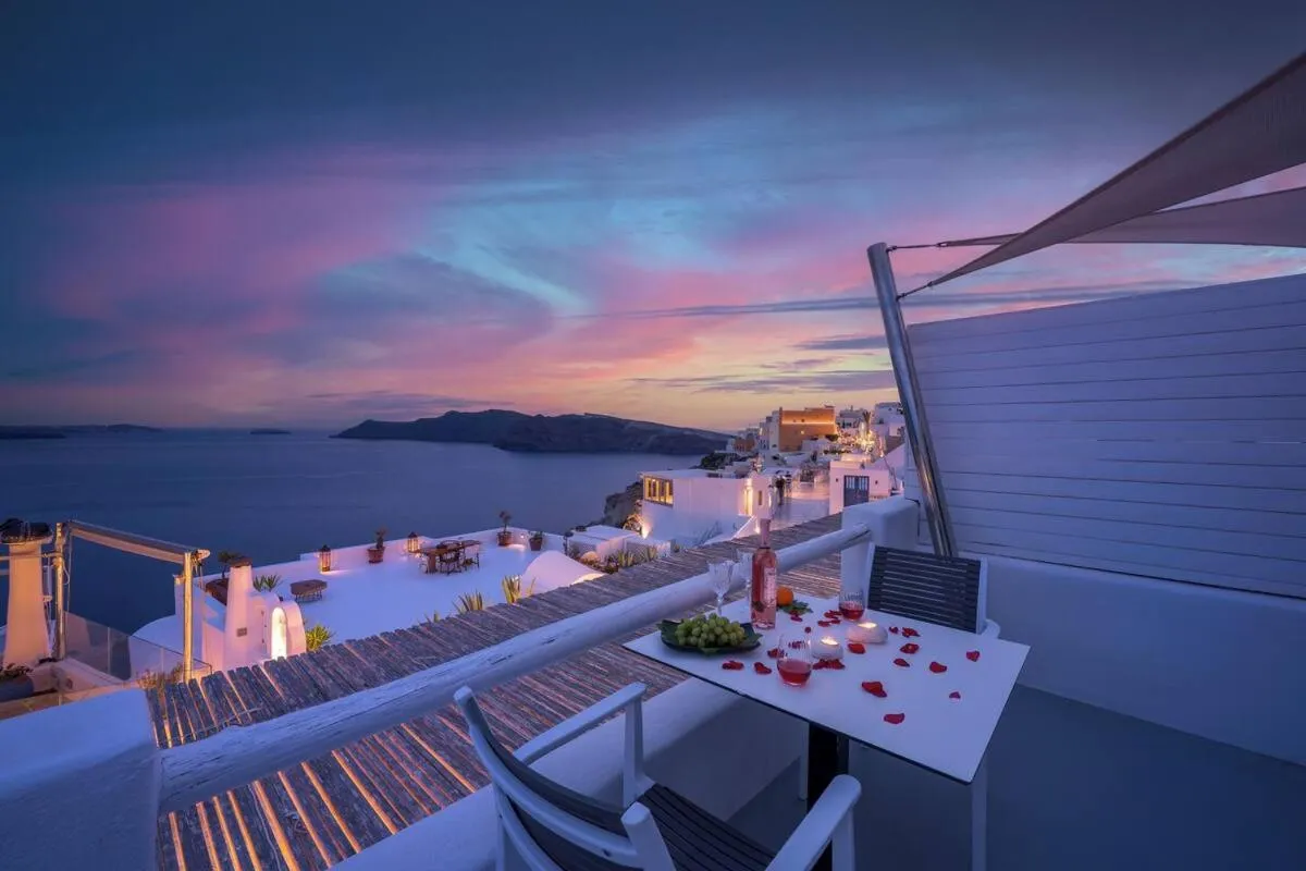 Suite with Spa Bath in Sophia Oia View