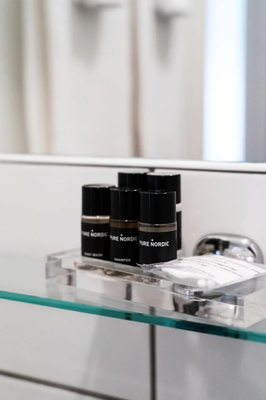 Double or Twin Room with Bathroom in Hotel Leirubakki