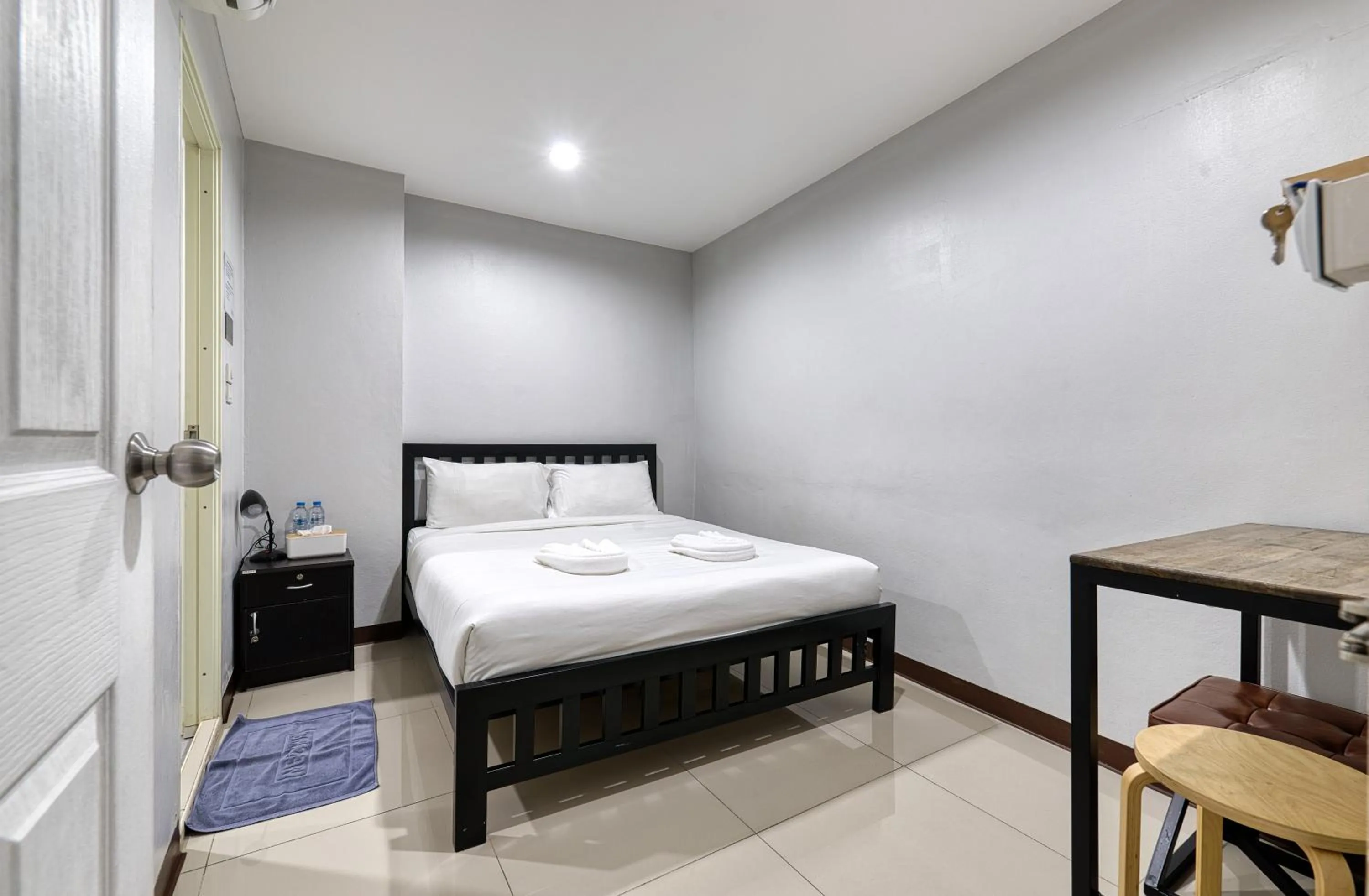 Double Room on Top Floor in Red Pin Inn 好运旅馆