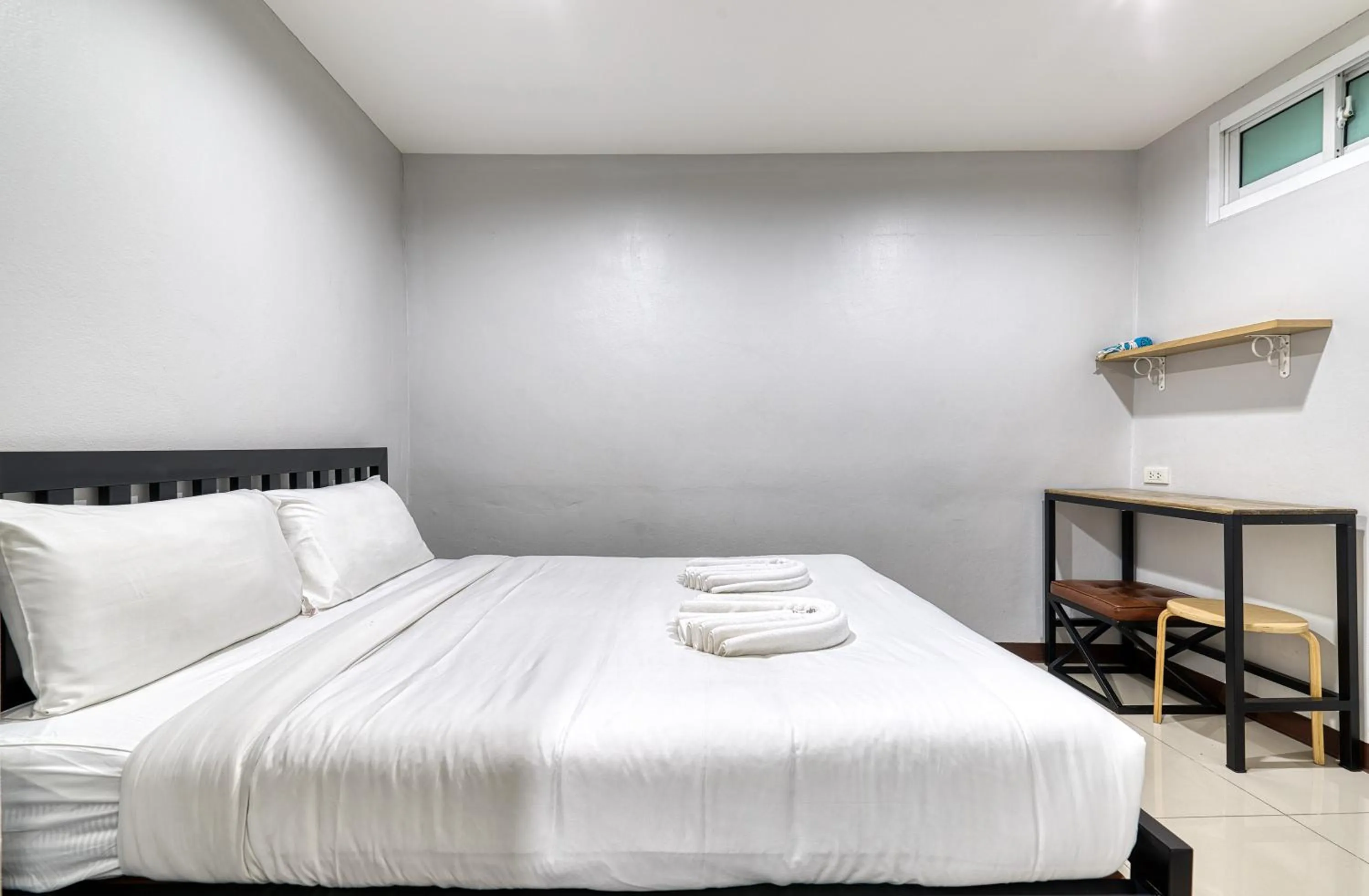 Double Room on Top Floor in Red Pin Inn 好运旅馆