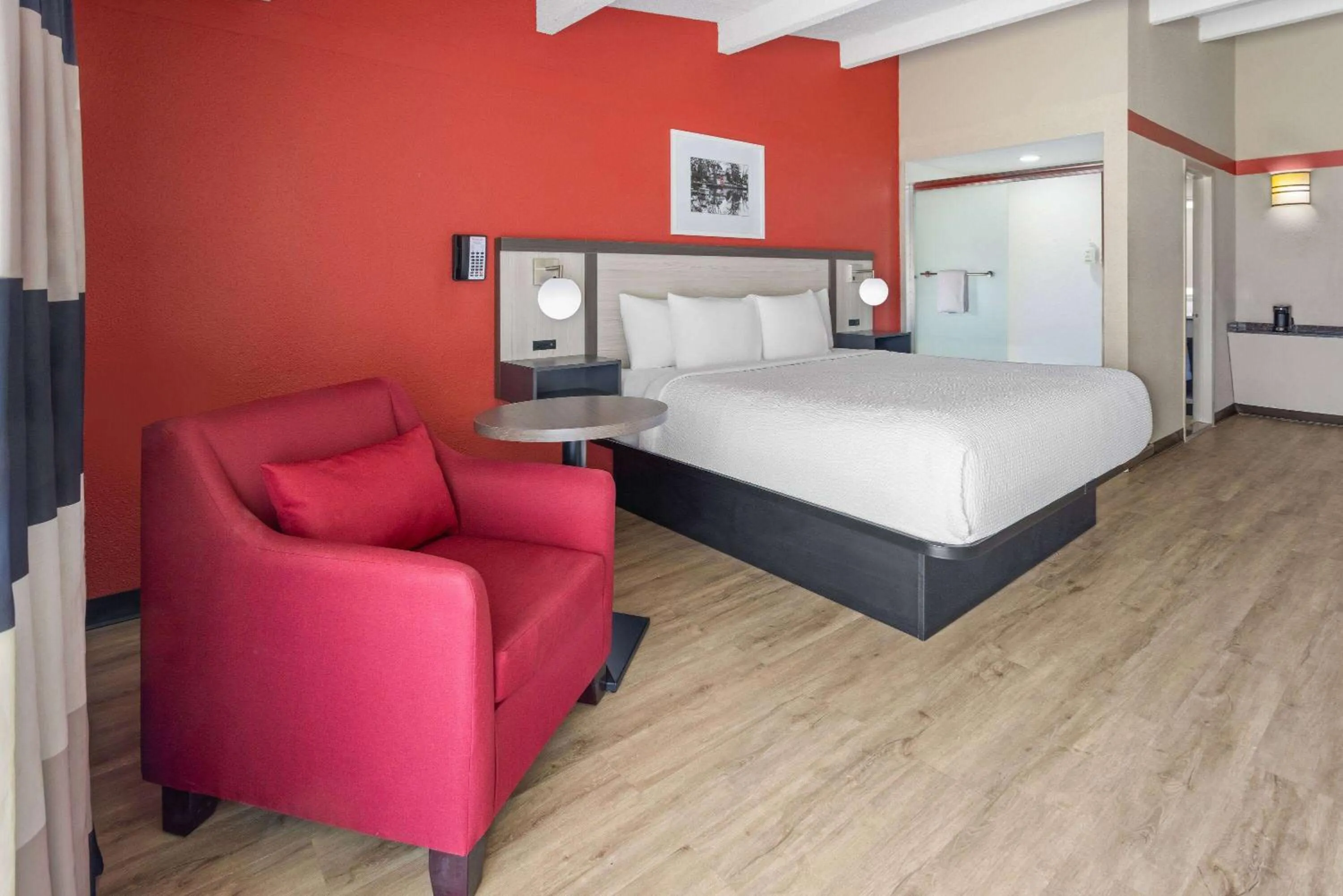 King Room - Non-Smoking in Ramada by Wyndham Parsippany