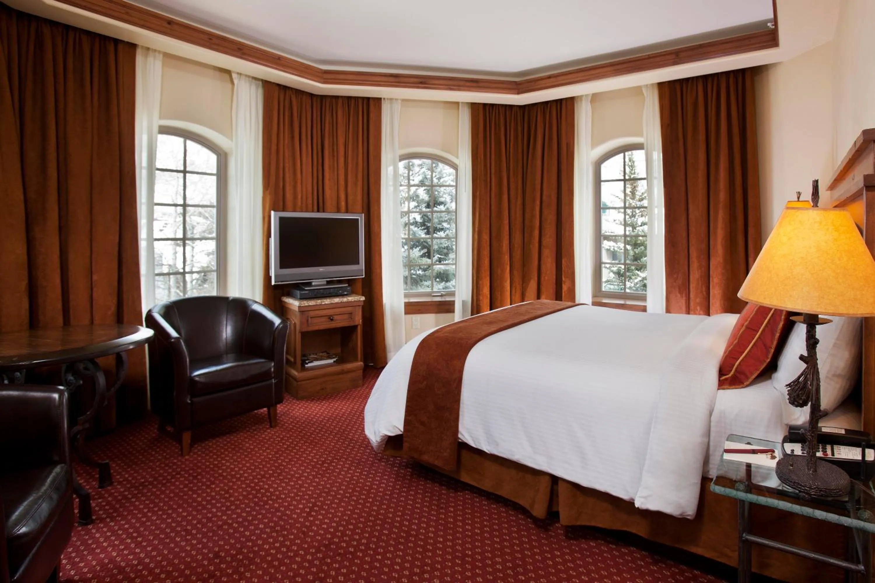 Standard King Room Tower Village View in Tivoli Lodge