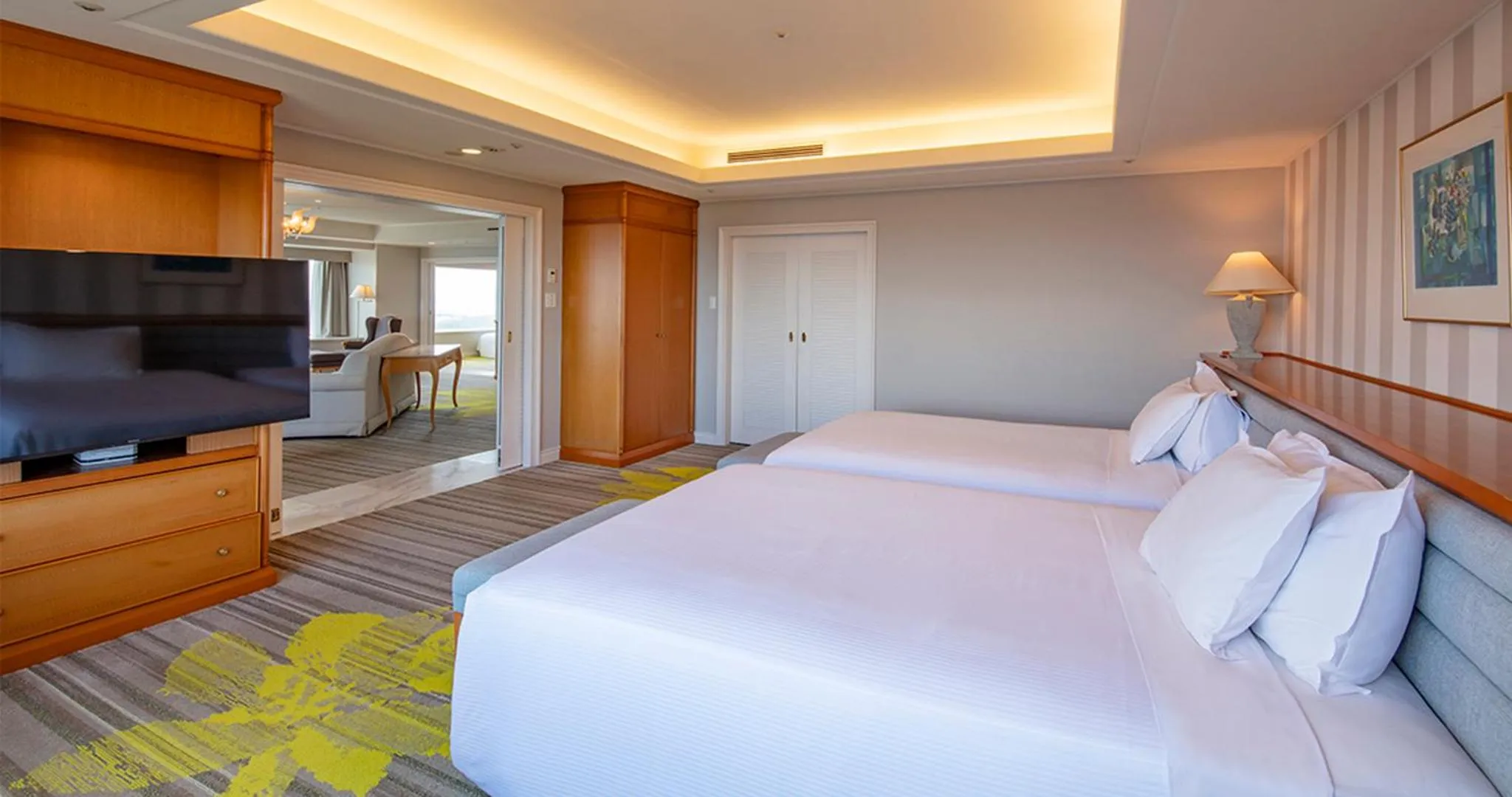 Kings Family Room - Non-Smoking in Phoenix Seagaia Ocean Tower