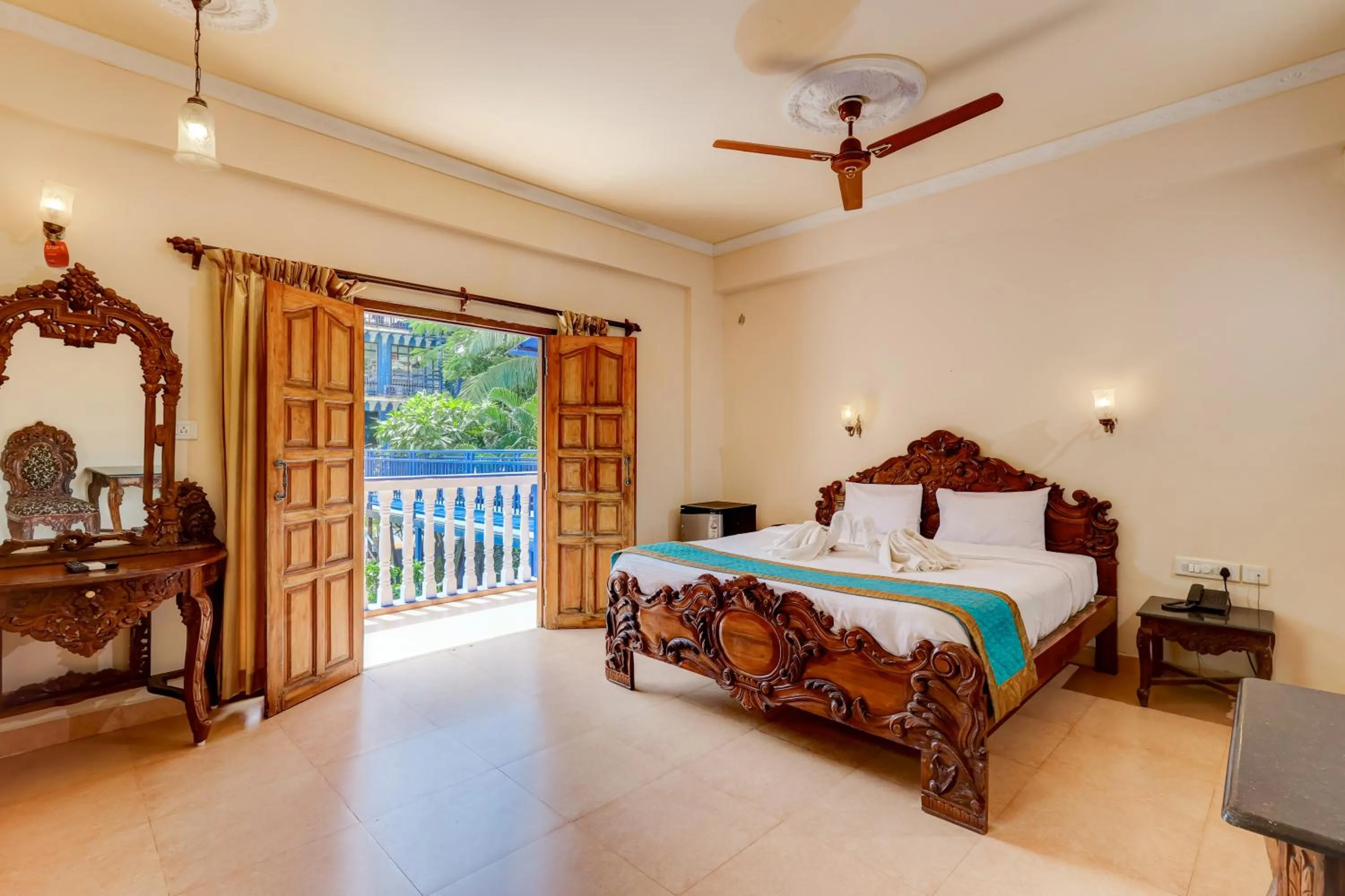 Deluxe King Room in Mayflower Beach Resort