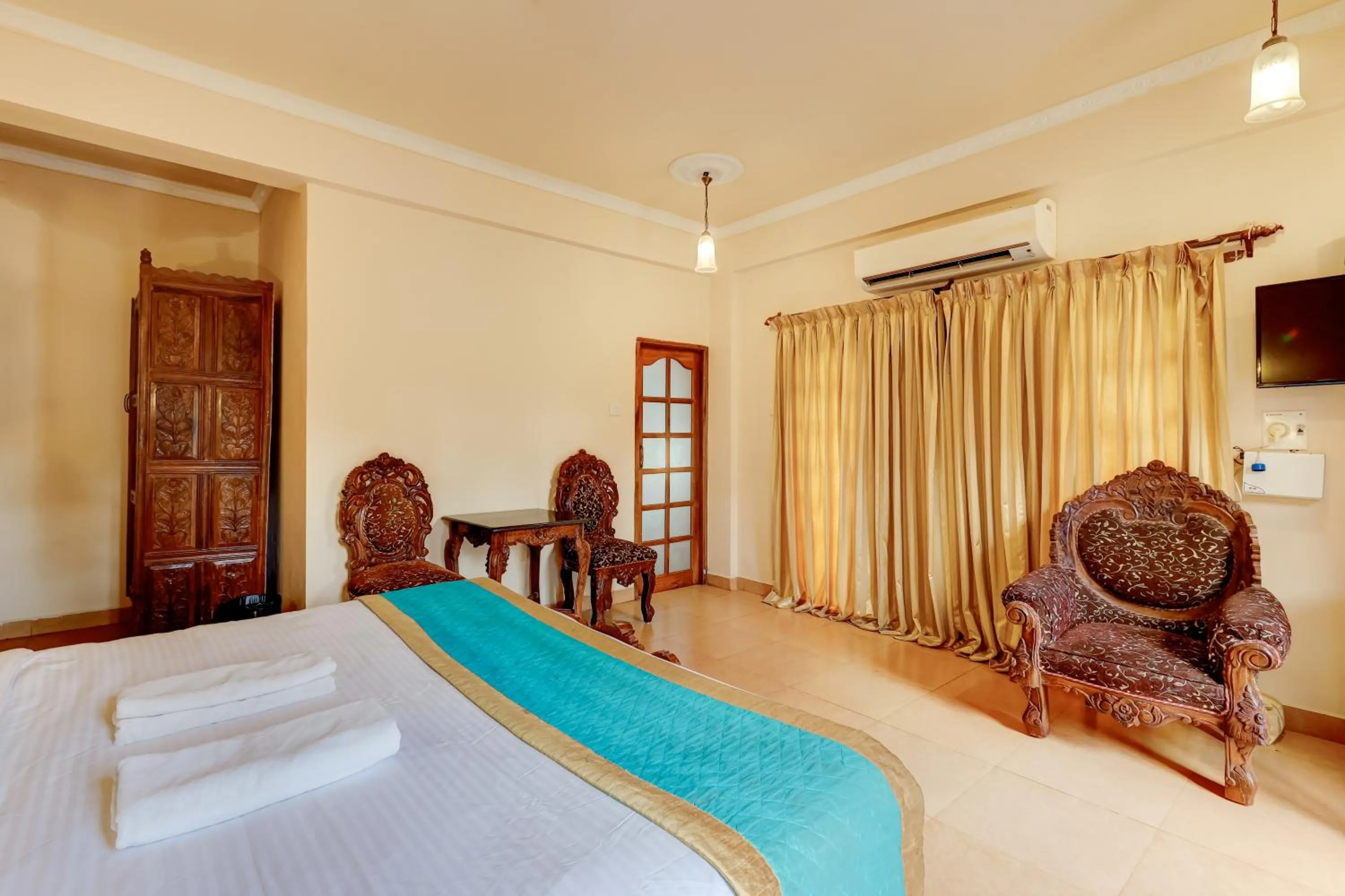 Deluxe Double or Twin Room in Mayflower Beach Resort