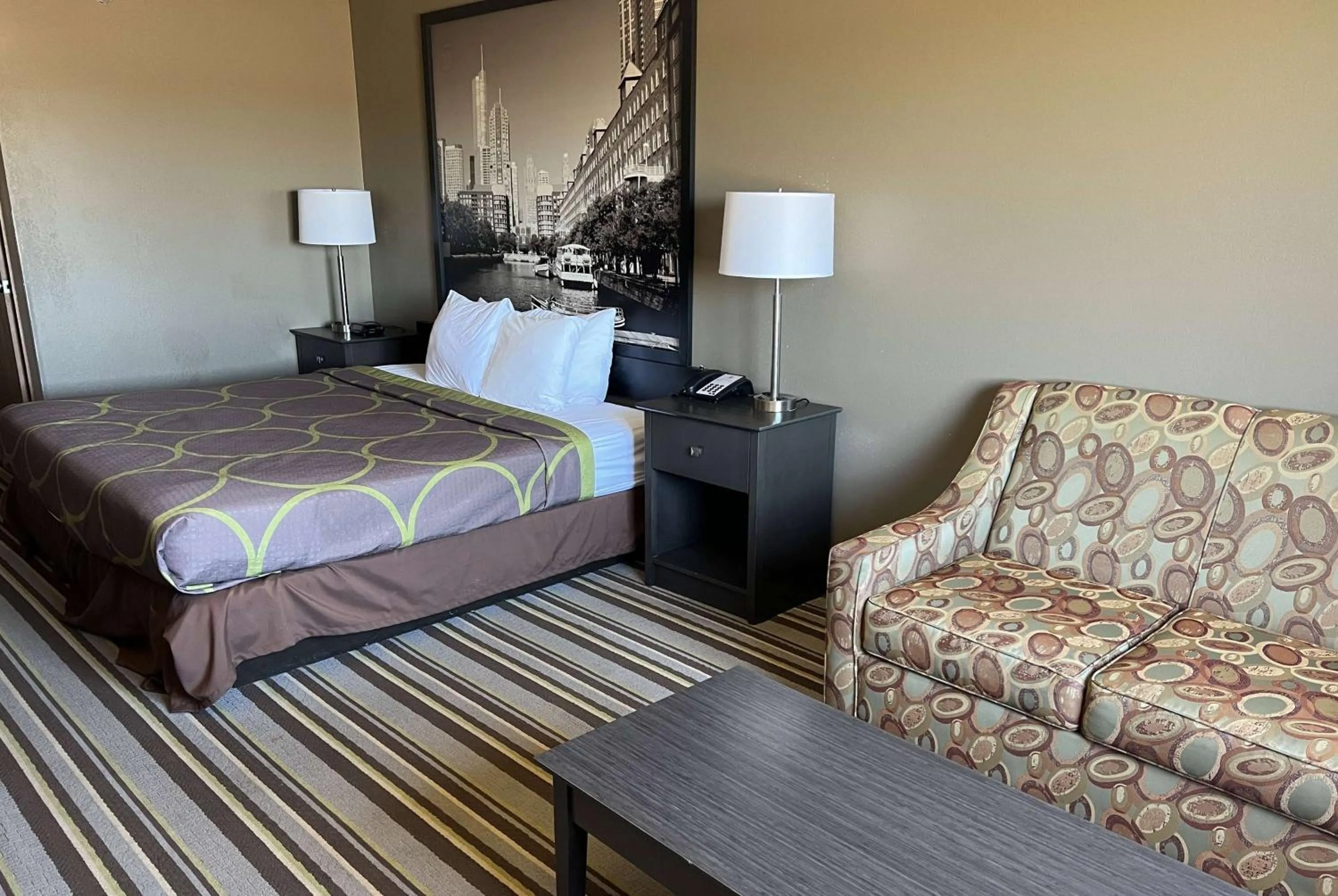 King Room - Non-Smoking in Super 8 by Wyndham Yorkville