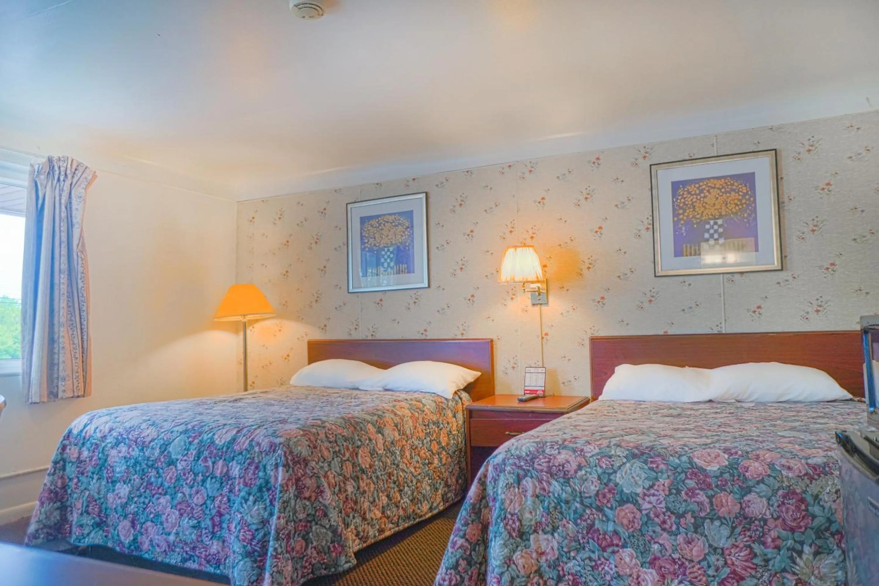 Double Room with Two Double Beds in Bay Motel By OYO Bay City