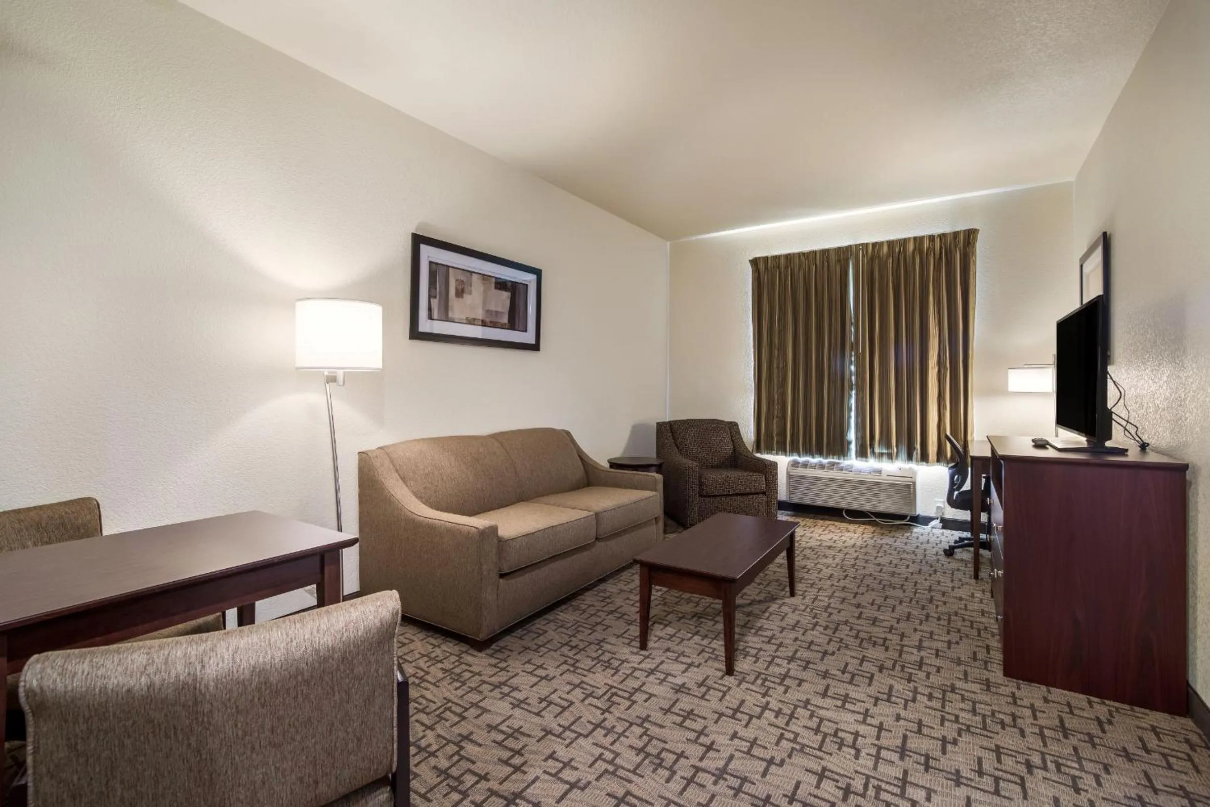 One-Bedroom Suite in Cobblestone Hotel & Suites - Victor