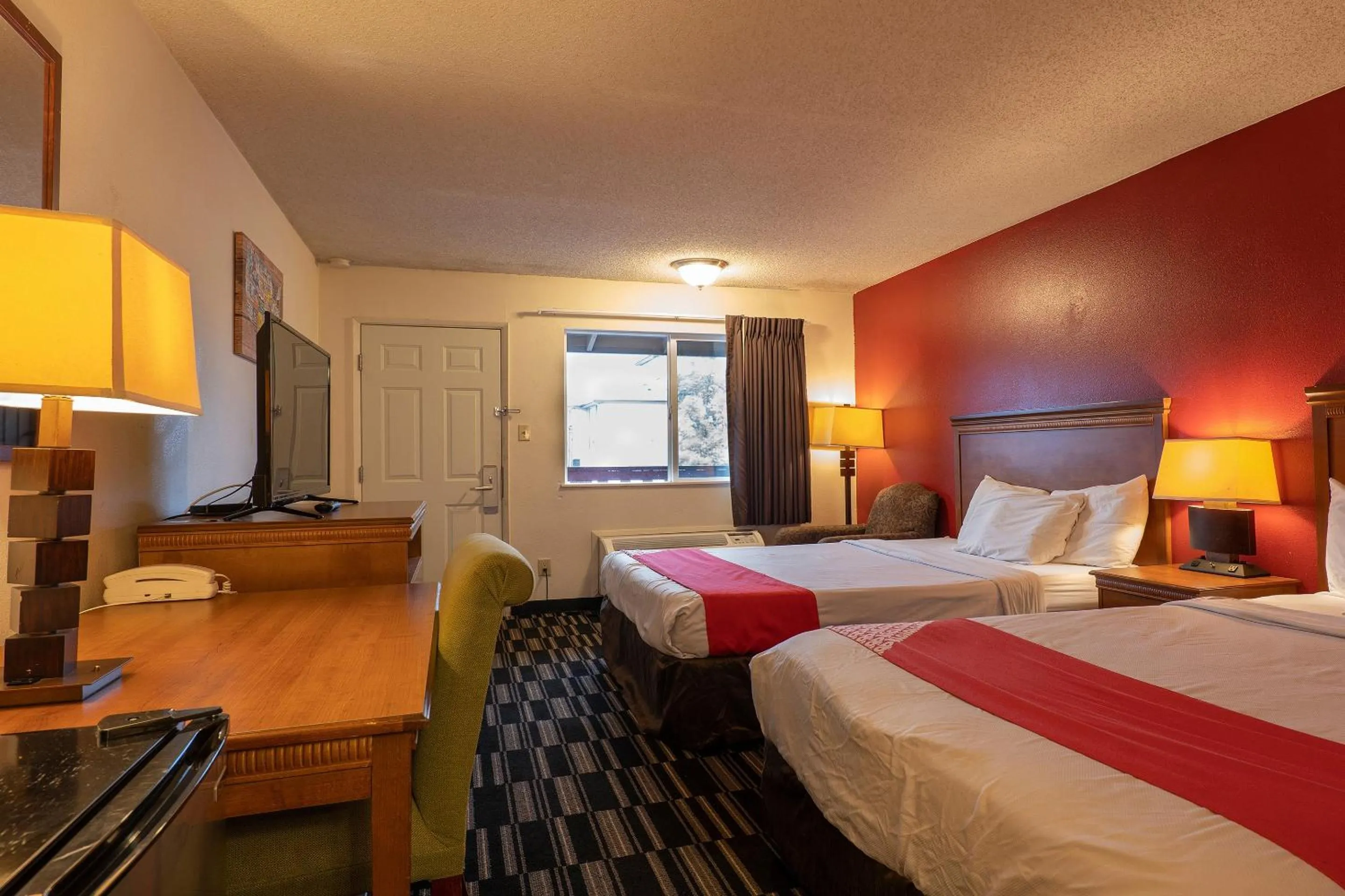 Queen Room with Two Queen Beds - Disability Access in OYO Hotel Chehalis I-5 South