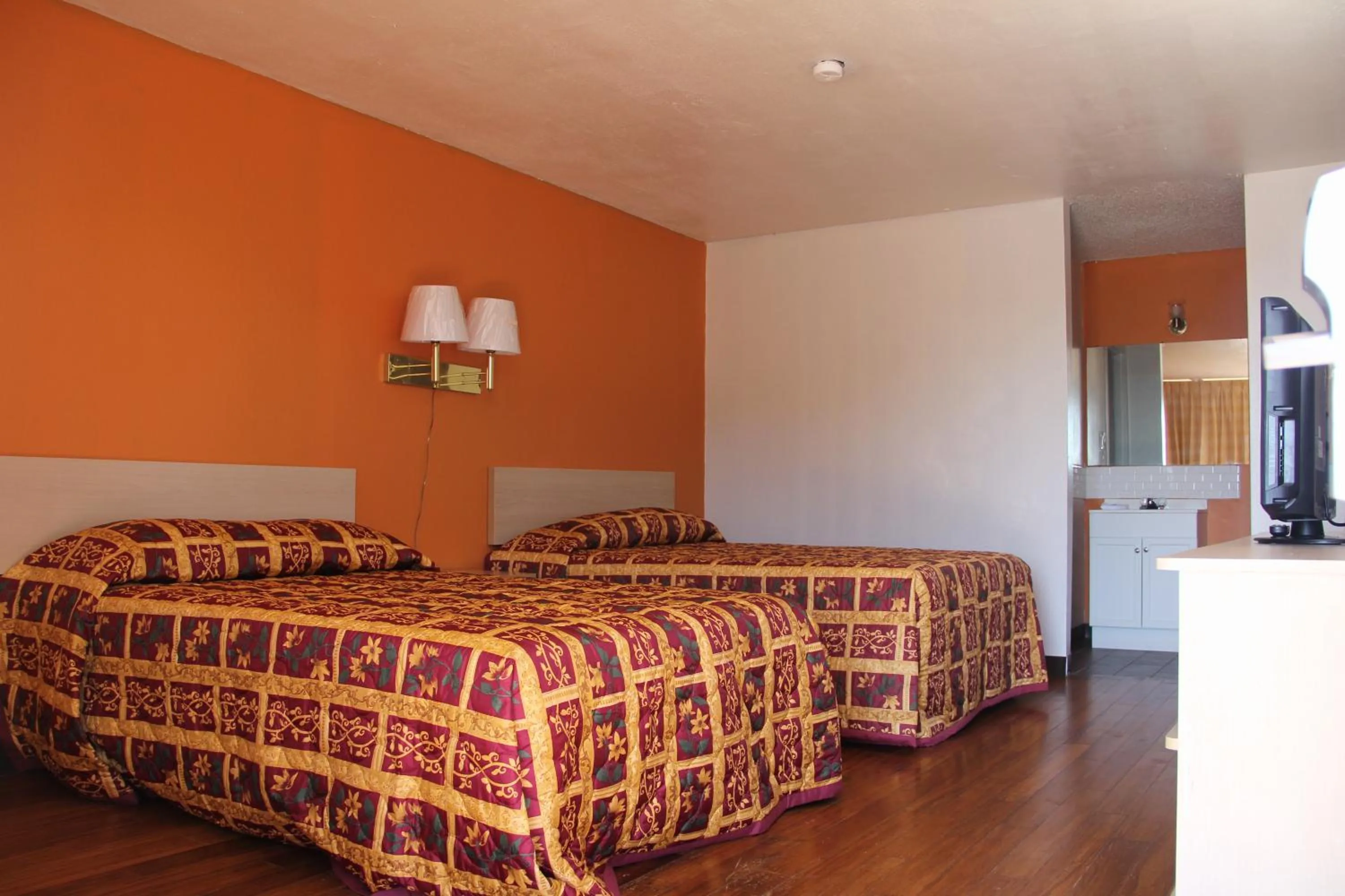 Budget Double Room in LoneStar Inn and Suites