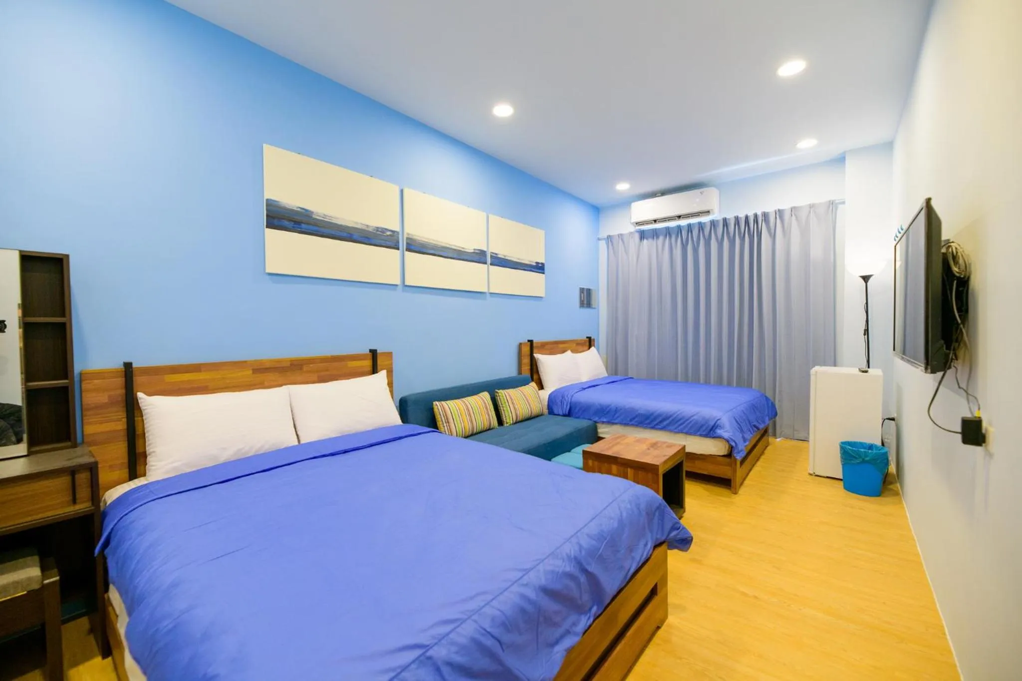 Quadruple Room with Balcony in 夏海民宿