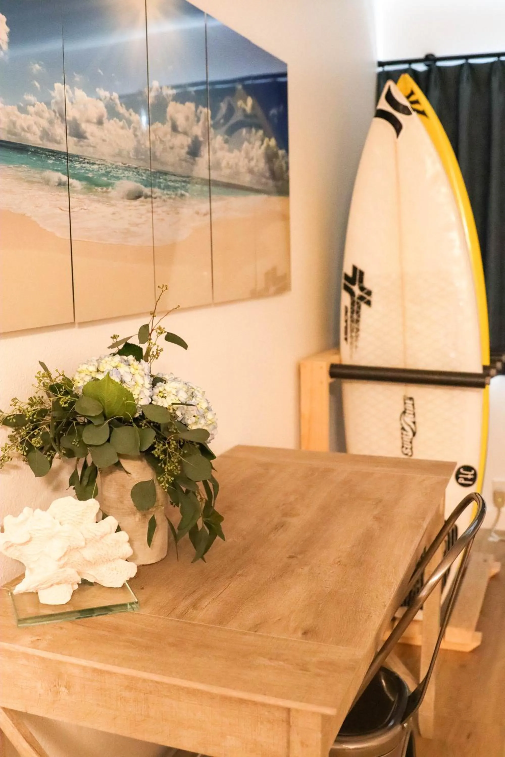 Queen Room with Two Queen Beds - Non-Smoking in The Surfbreak Hotel