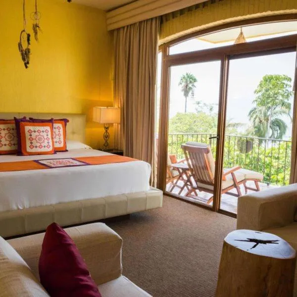 Suite with Lake View in El Chante Spa Hotel