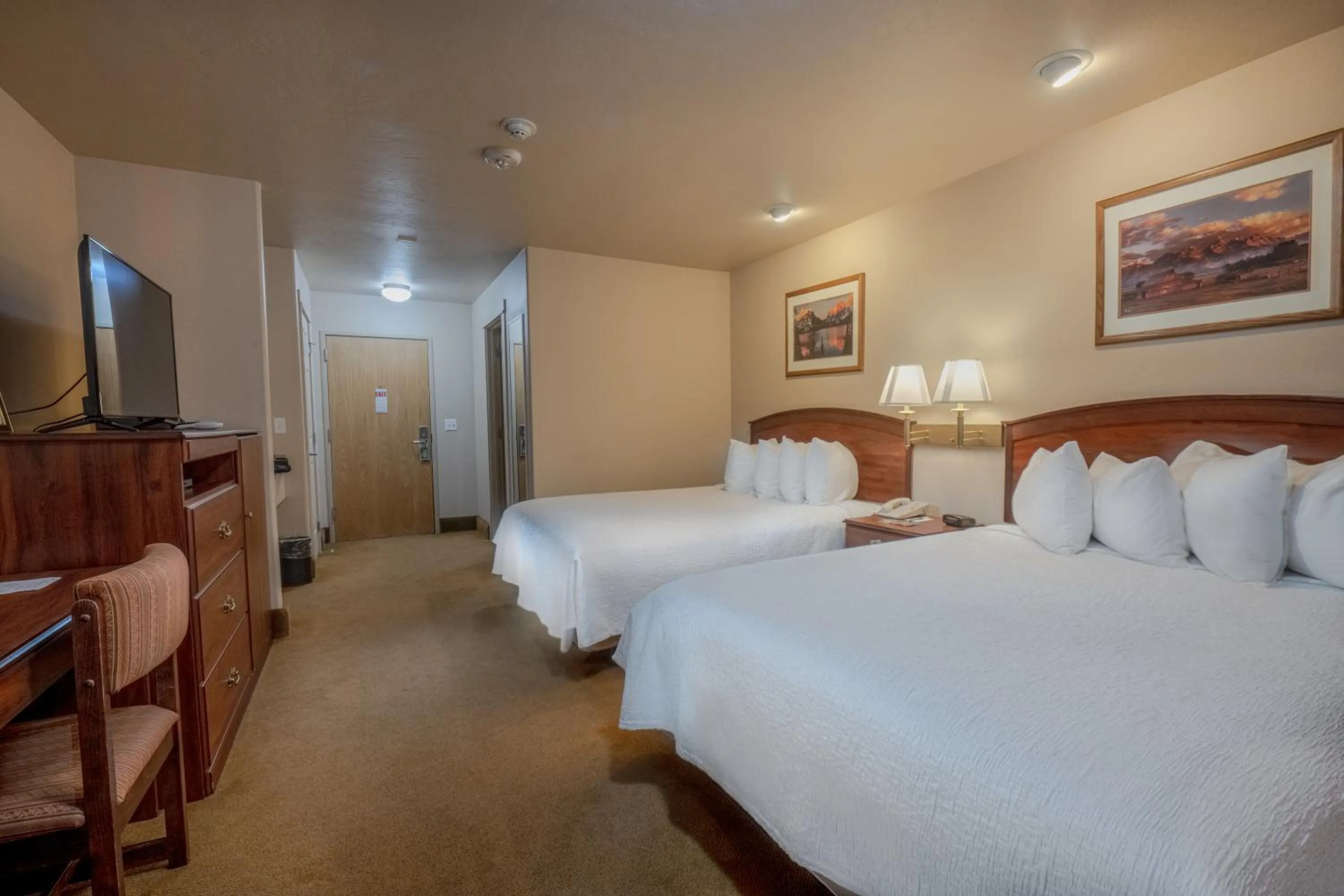 Standard Quadruple Room in Flying Saddle Resort and Steak House