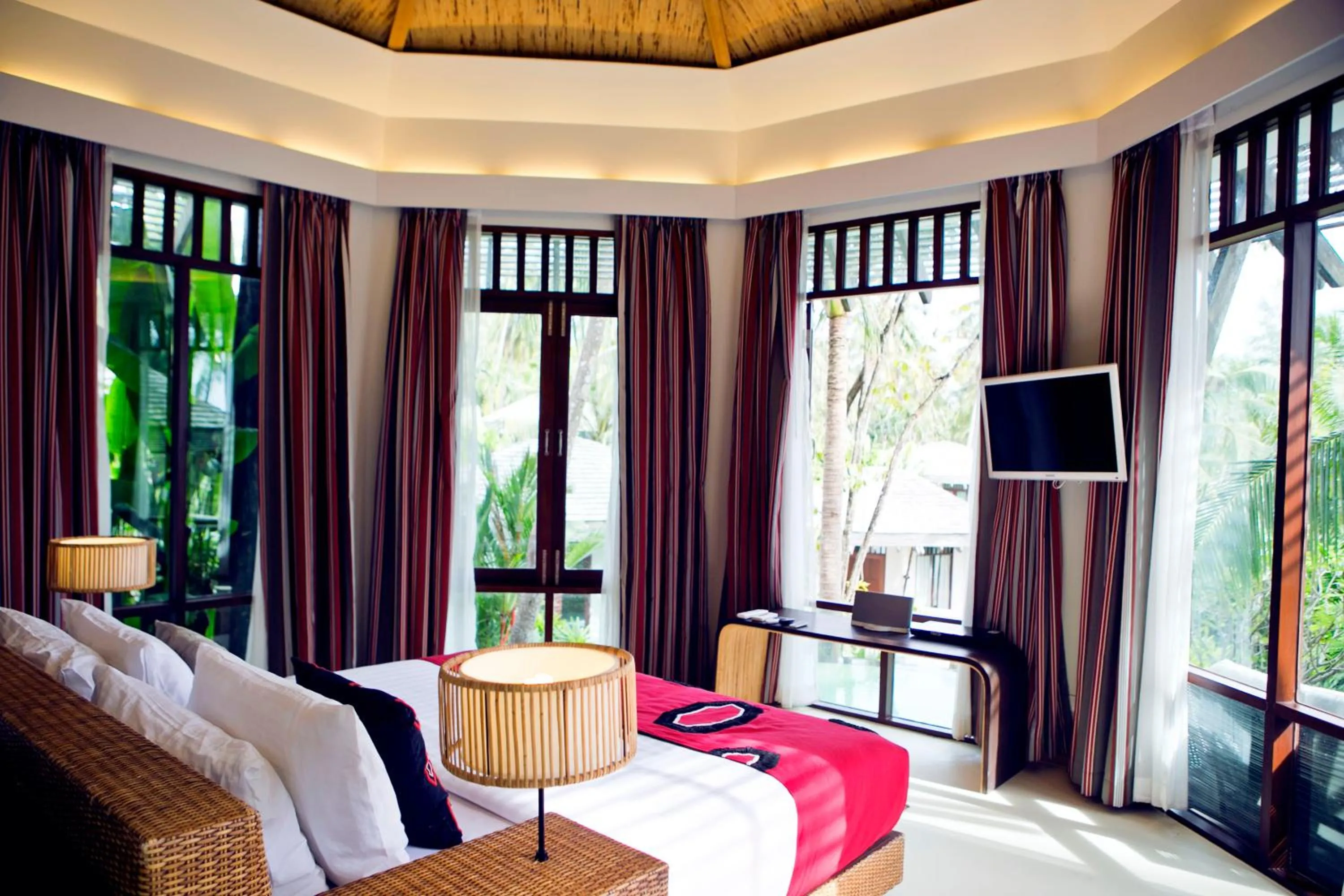 Tropical View Pool Villa in Cham's House