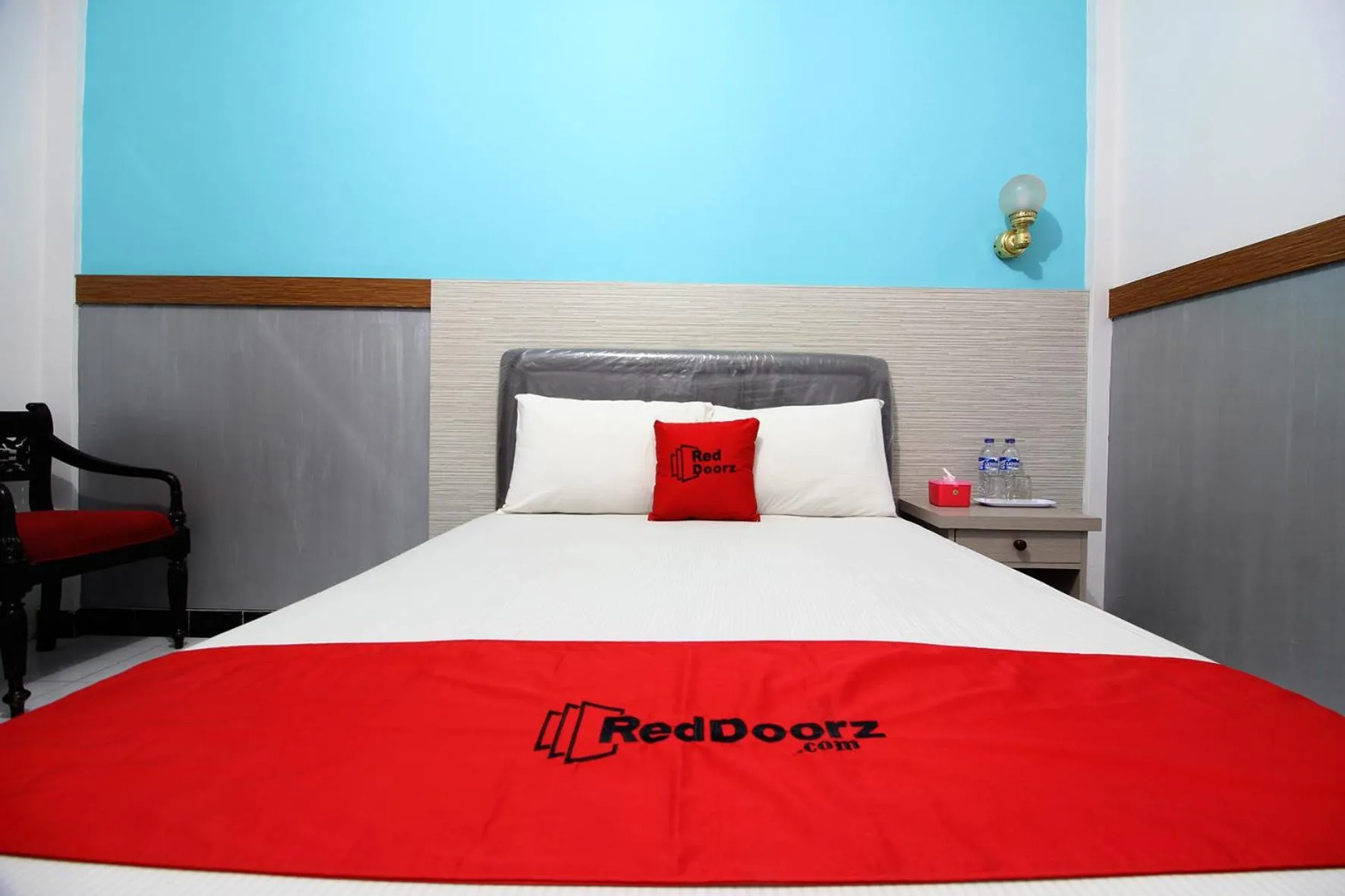 Double Room in RedDoorz Plus Syariah near Lempuyangan Station 3