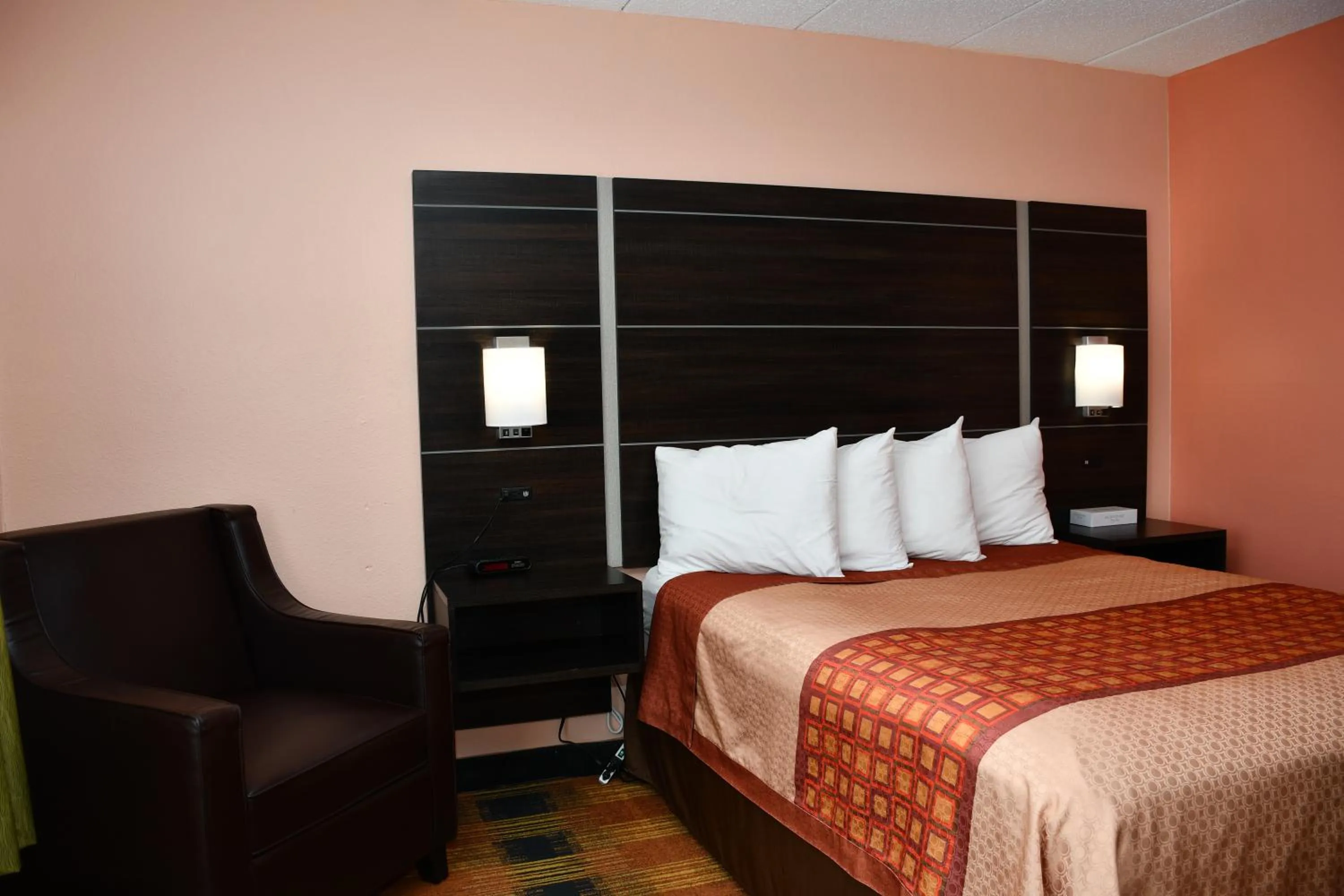Queen Room - Non-Smoking in Regency Inn & Suites Faribault