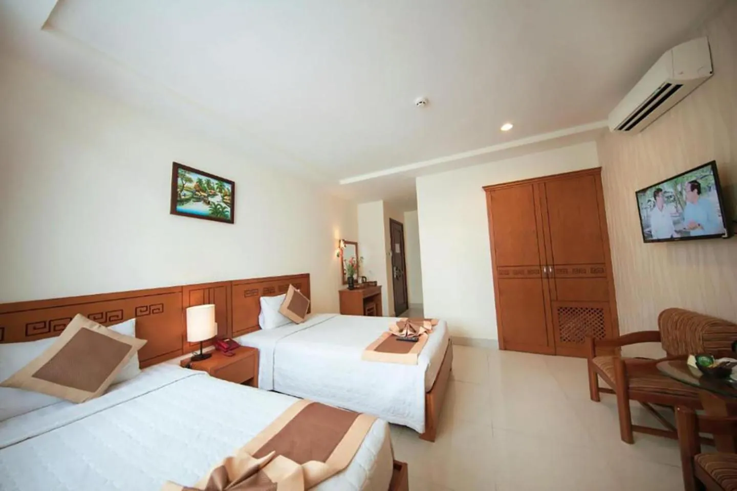 Triple Room in Valentine Luxury hotel - 31 Bui Vien Street