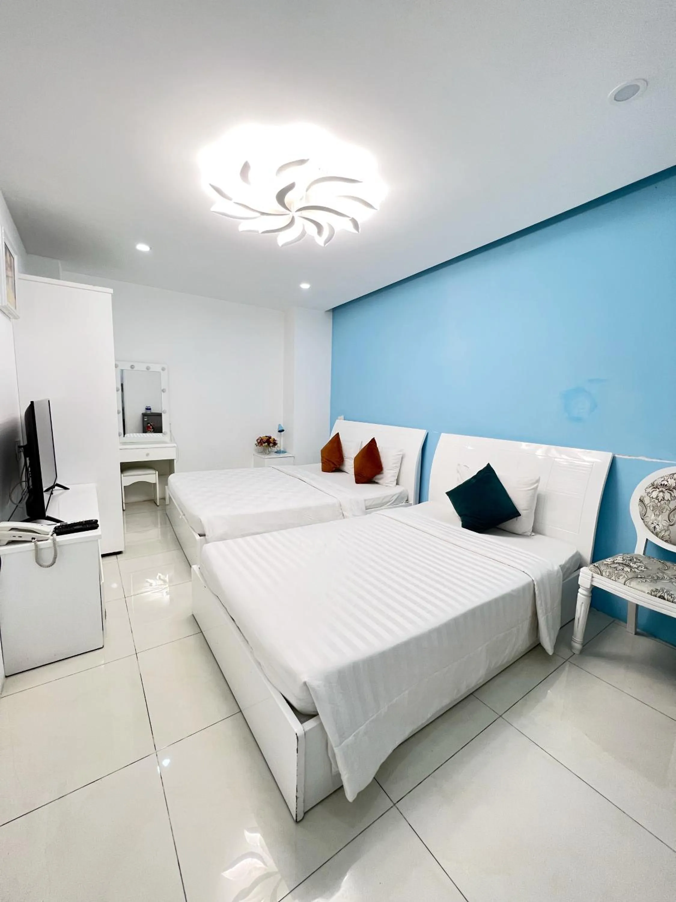 Deluxe Triple Room in Valentine Luxury hotel - 31 Bui Vien Street