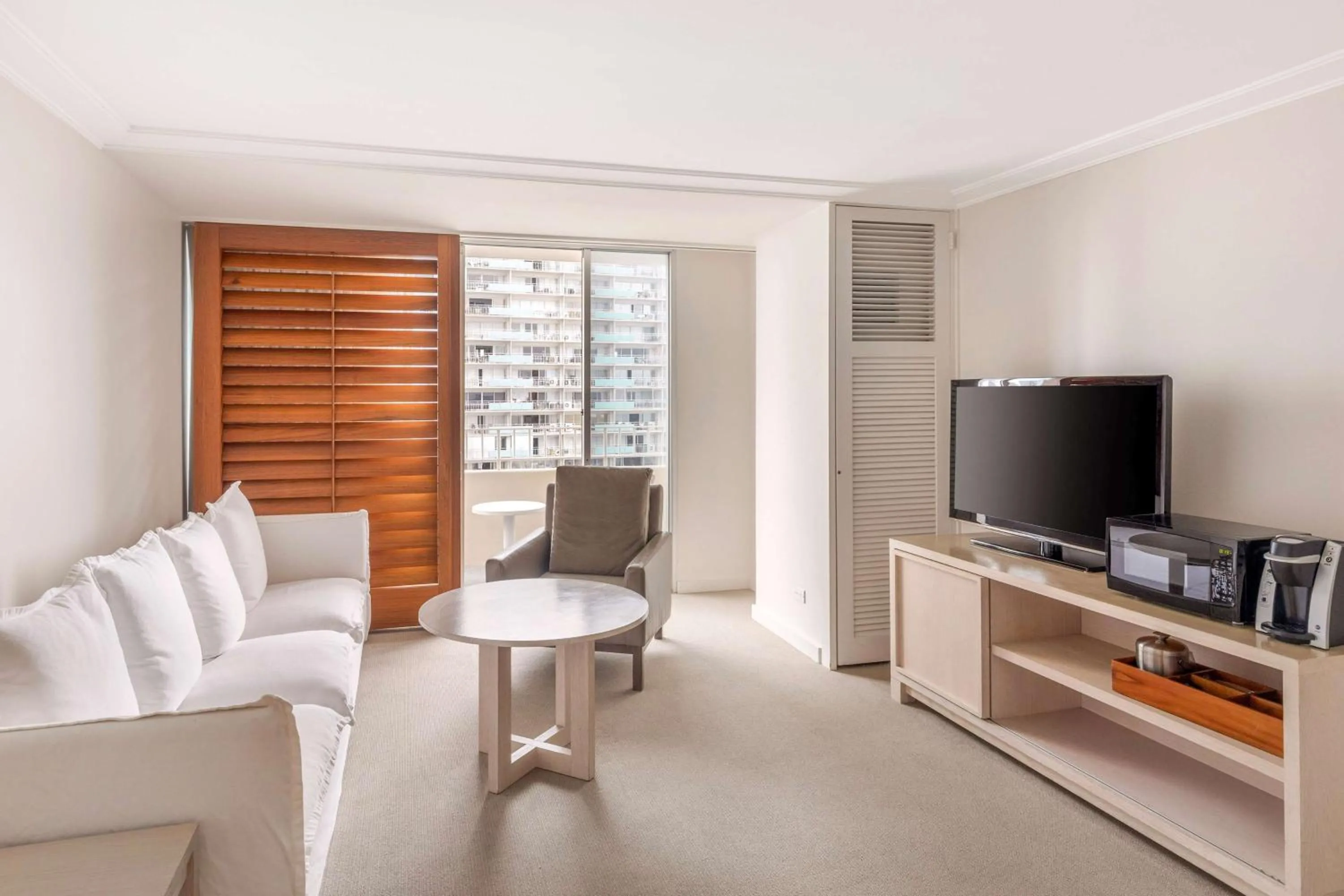 One-Bedroom Premier King Suite with Two Bathroom and Ocean View in Hilton Vacation Club The Modern Honolulu