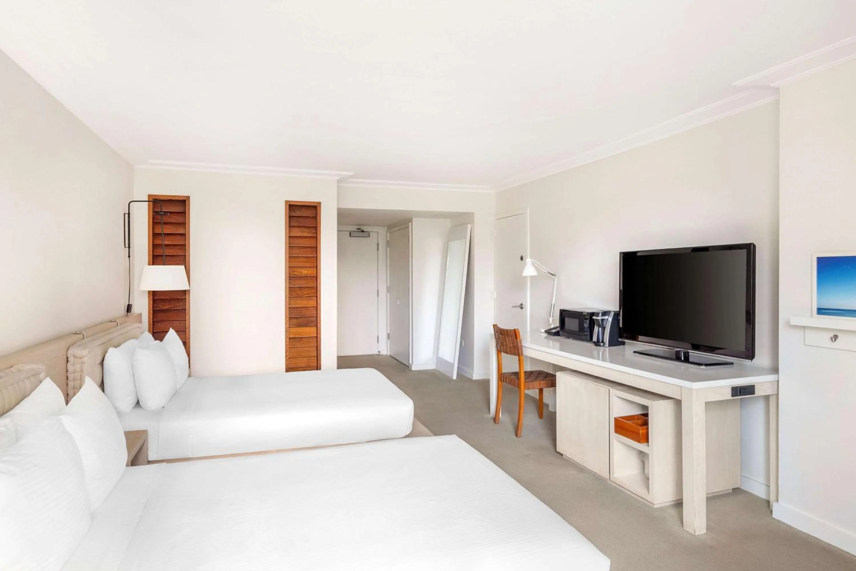 Premier Double Room with Two Double Beds and City View in Hilton Vacation Club The Modern Honolulu
