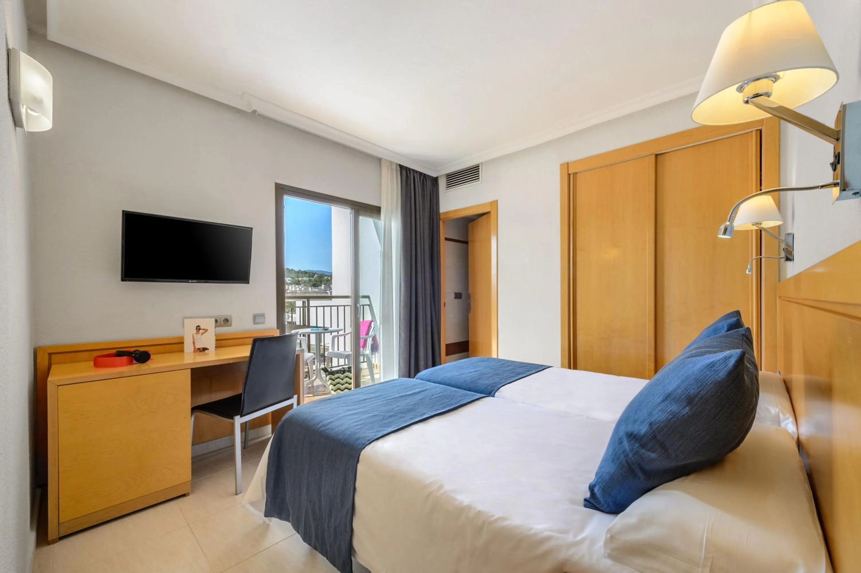 Twin Room in Hotel Vibra s'Estanyol