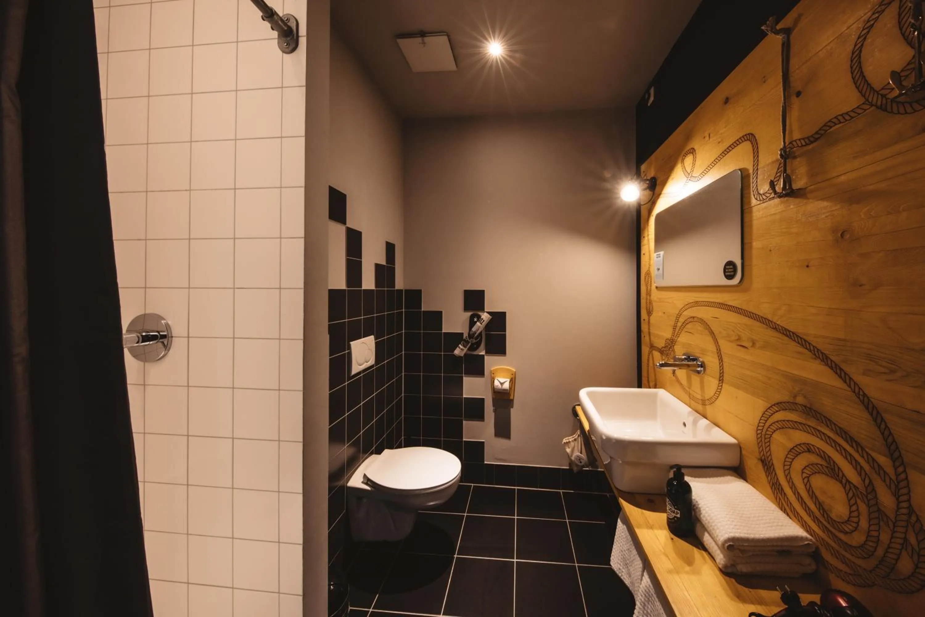 6-Bed Room in Superbude Hamburg St Pauli