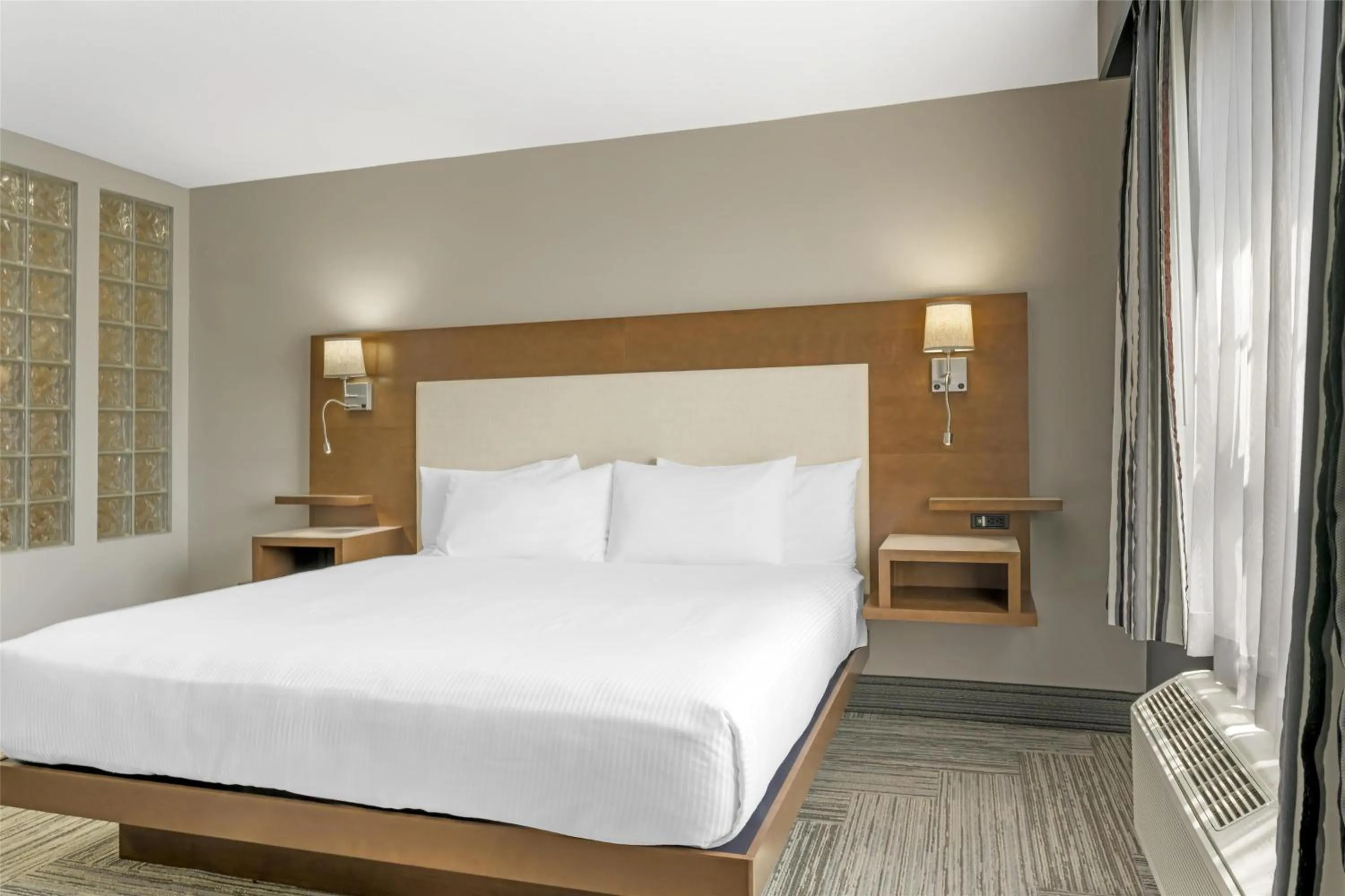 One-Bedroom King Suite with Sofa Bed and Jetted Tub in Best Western Plus Woodstock Hotel Conference Centre