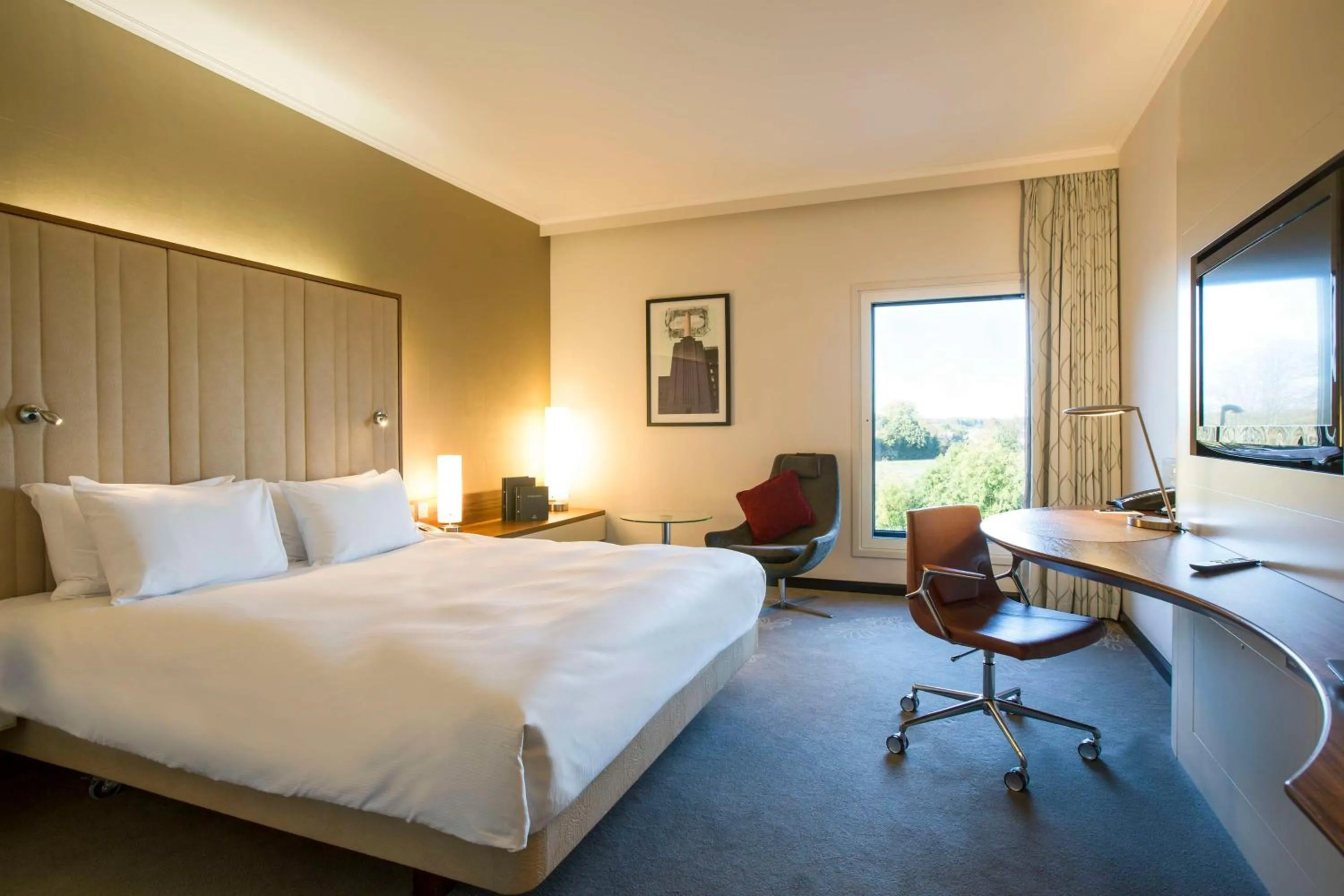 King Guest Room in Hilton London Heathrow Airport Terminal 5
