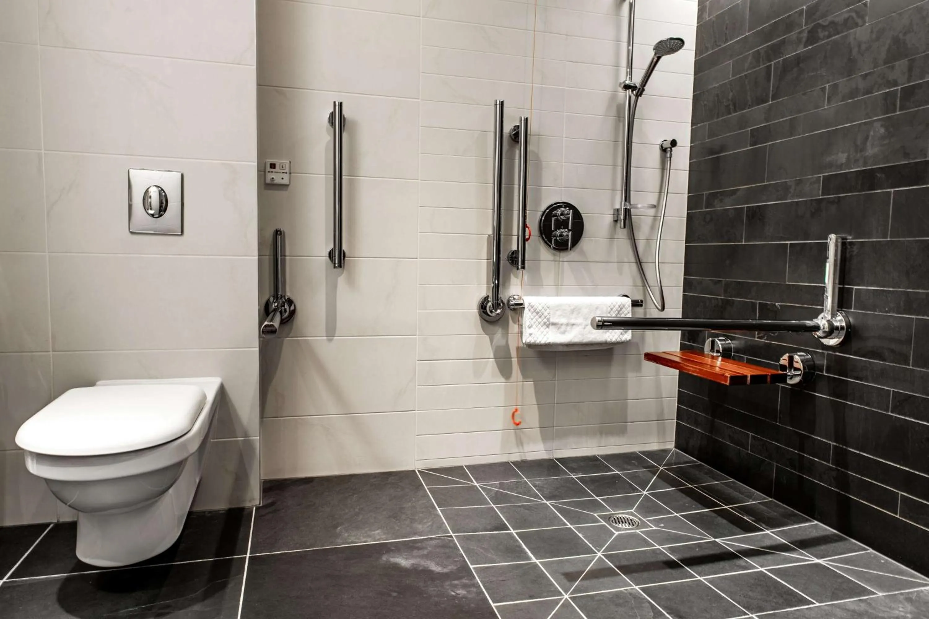 Executive Queen Room Accessible with Lounge Access in Hilton London Heathrow Airport Terminal 5