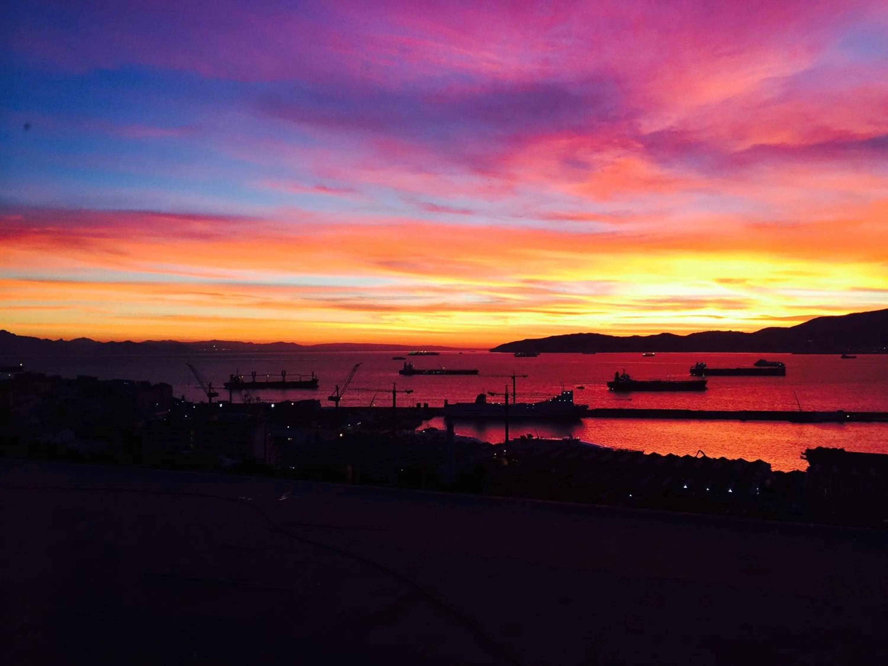 Twin Room with Sea View in Rock Hotel