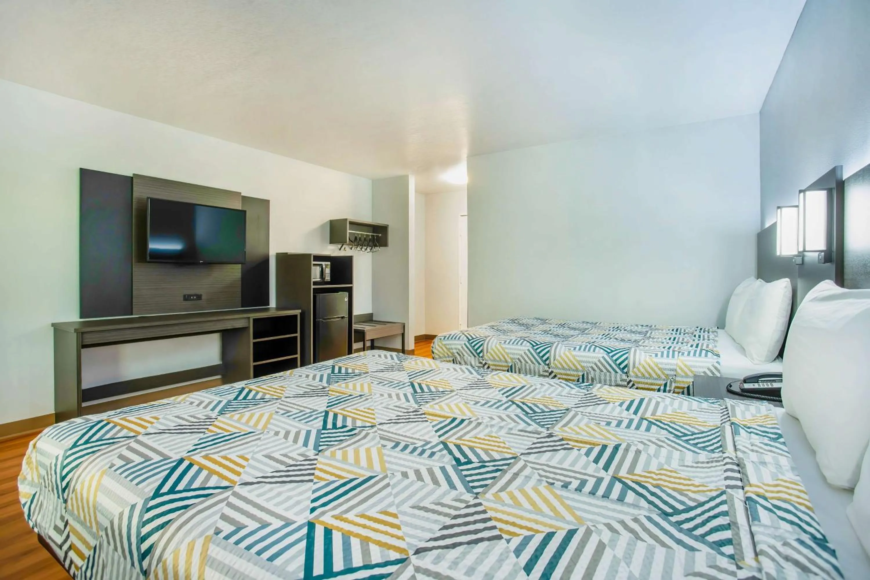 Queen Room with Two Queen Beds - single occupancy - Non-Smoking in Motel 6-Gresham, OR - Portland