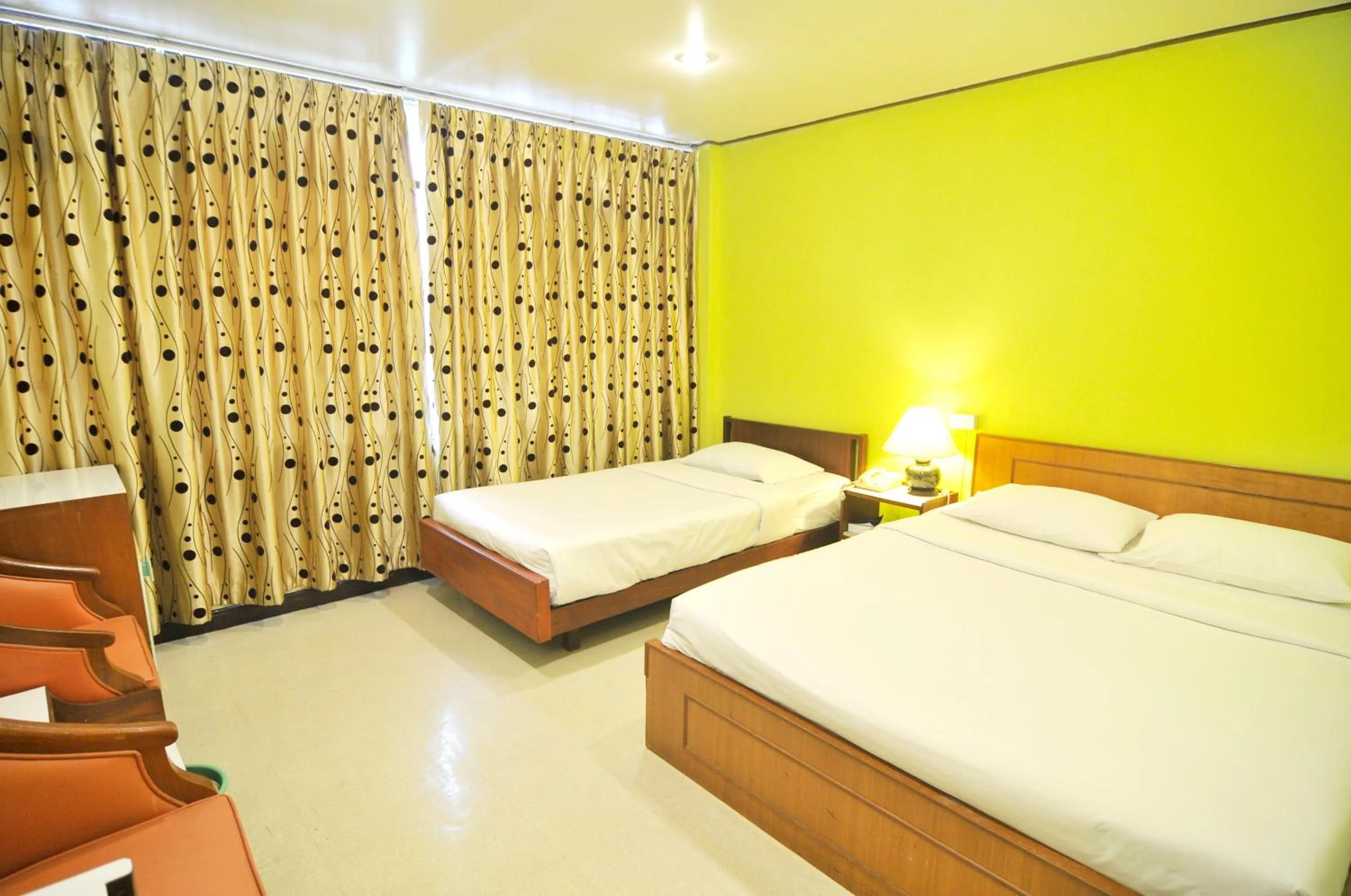 Deluxe Twin Room in Malaysia Hotel Bangkok