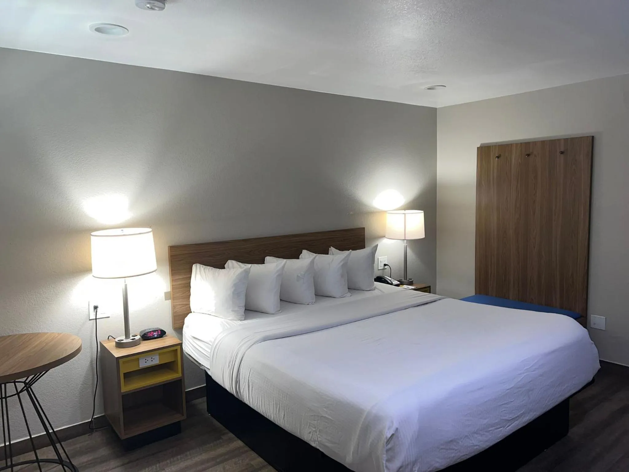 King Room - Smoking  in Days Inn by Wyndham El Centro