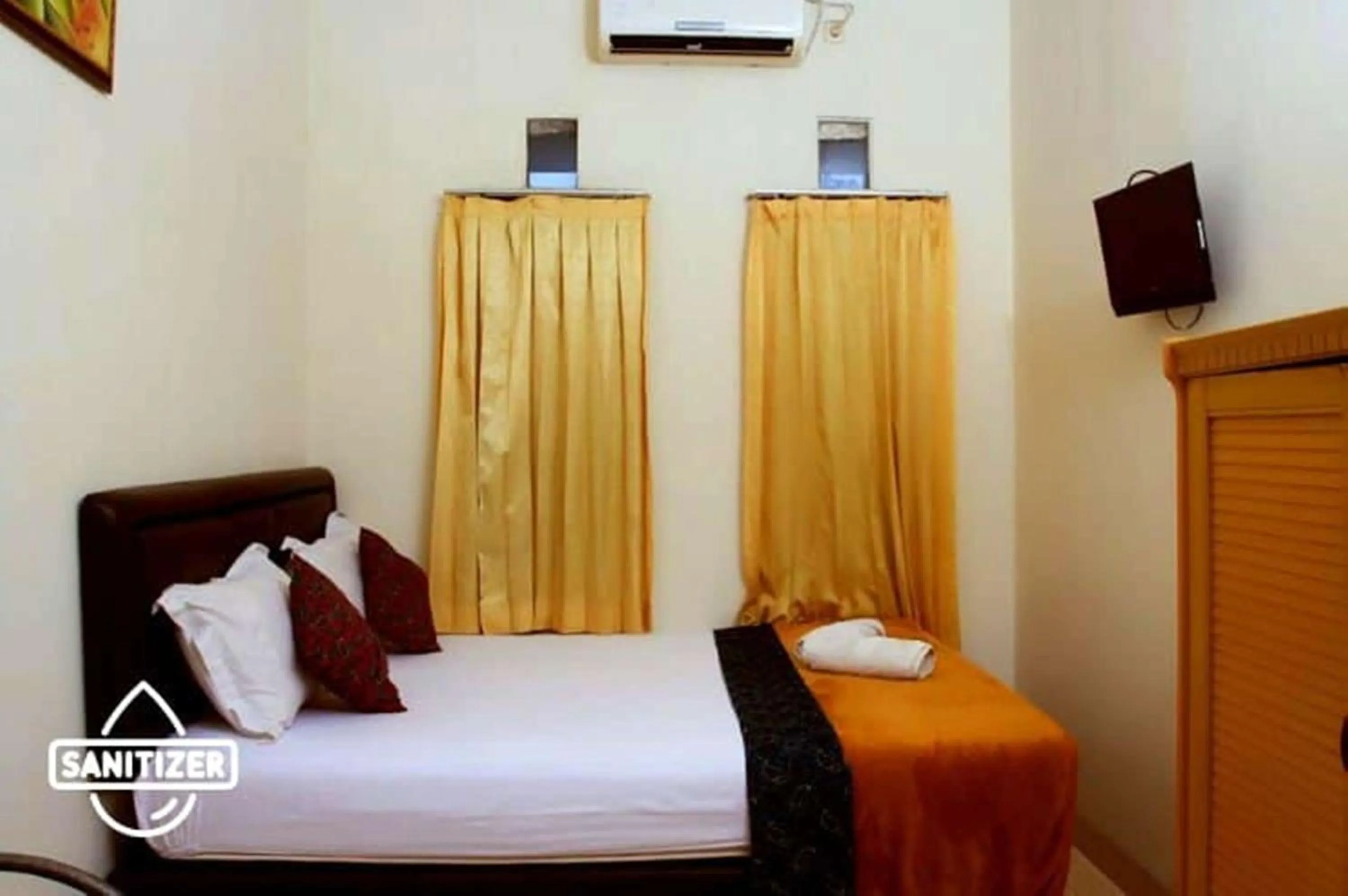 Double Room with Private Bathroom in Unique Guesthouse