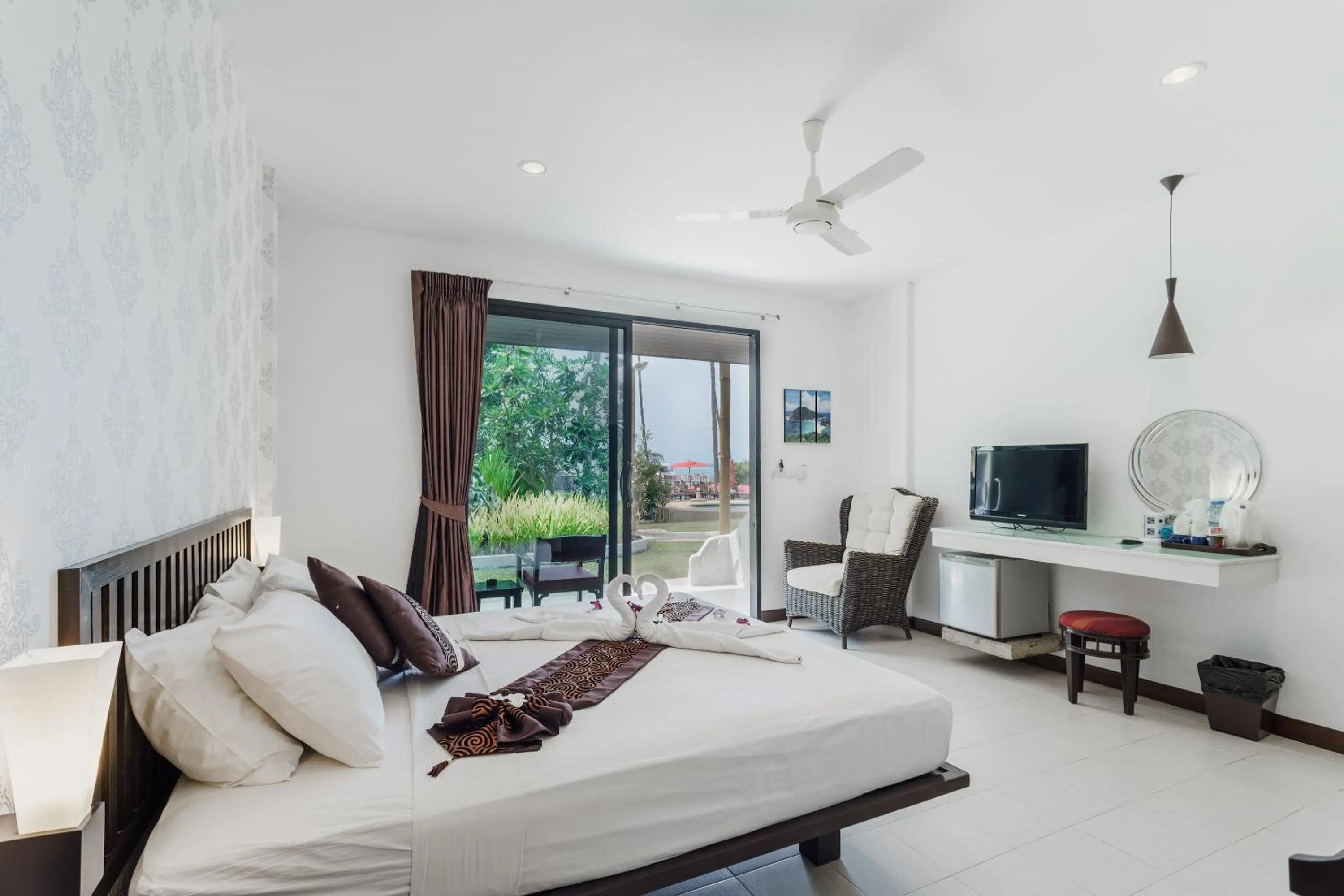 Deluxe Double Room with Sea View in Samui Pier Beach Front & Resort