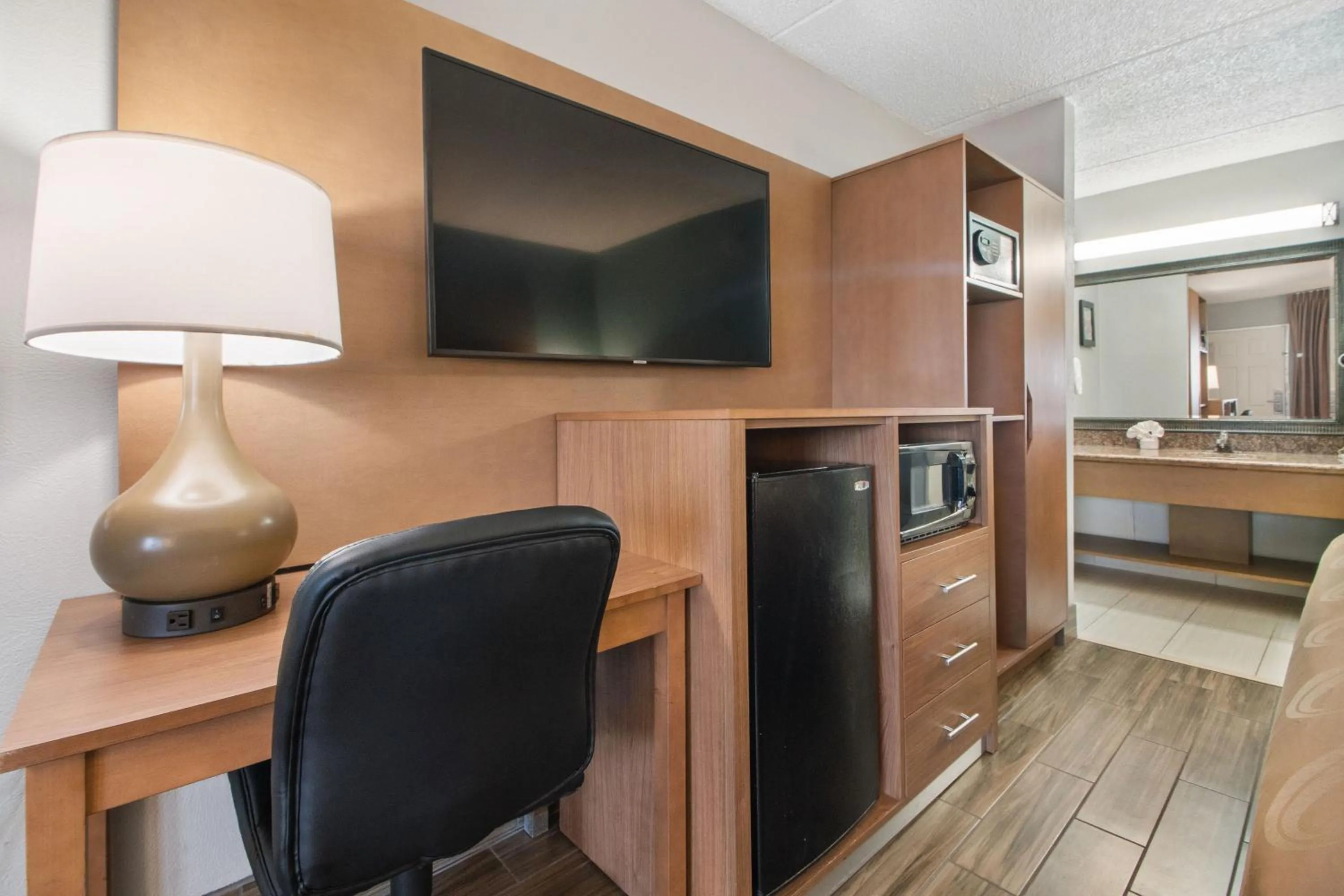 Two Queen Beds with Pool View in Beachfront Palms Hotel Galveston