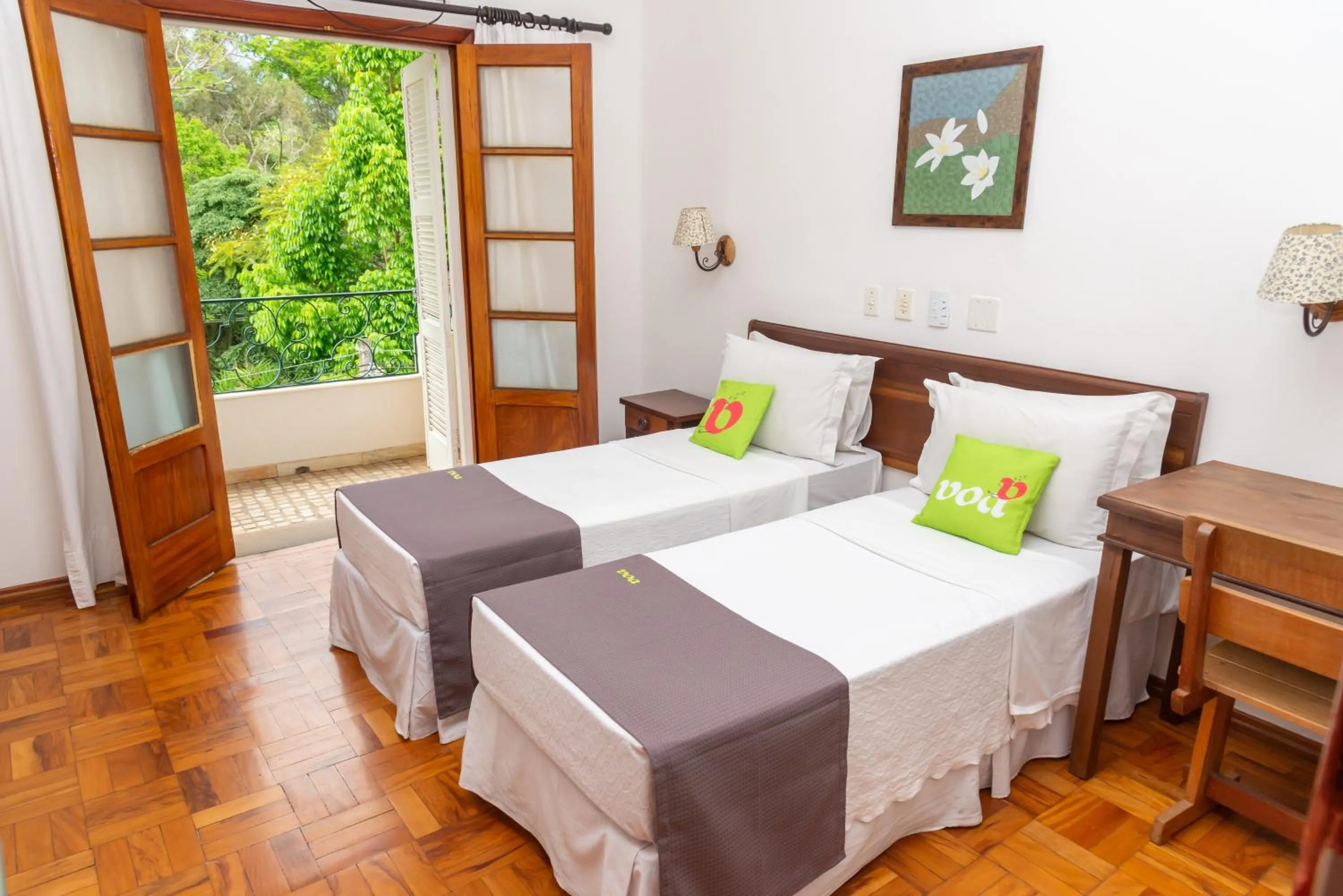 Twin Room with Balcony in VOA Hotel União