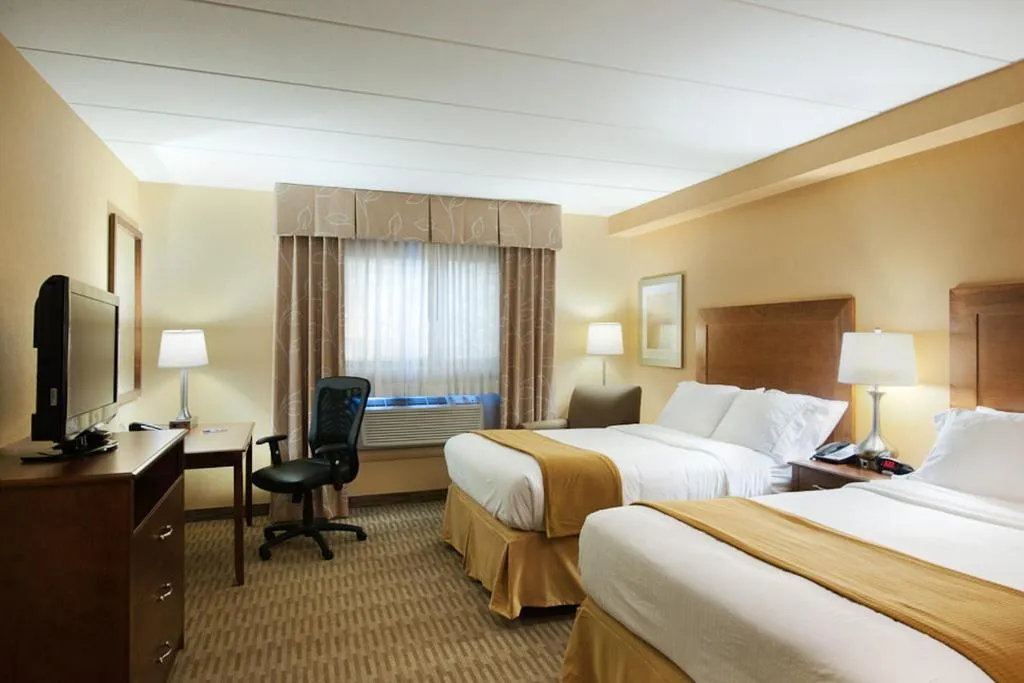 Double Room with Two Double Beds - Non-Smoking in Holiday Inn Express Philadelphia Airport by IHG