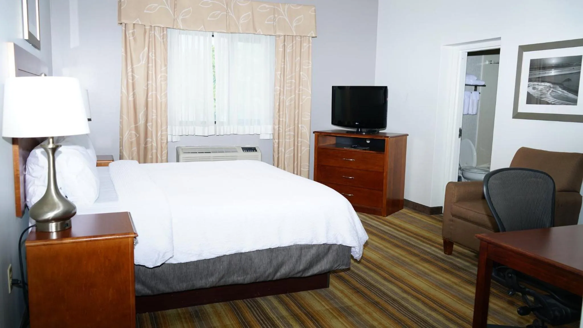 Standard King Room in Holiday Inn Express Philadelphia Airport by IHG