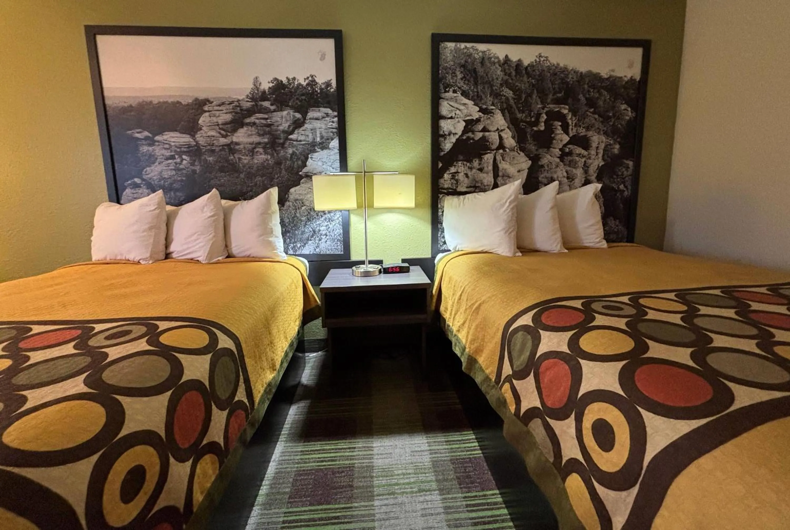 Double Room with Two Double Beds - Smoking in Super 8 by Wyndham Metropolis