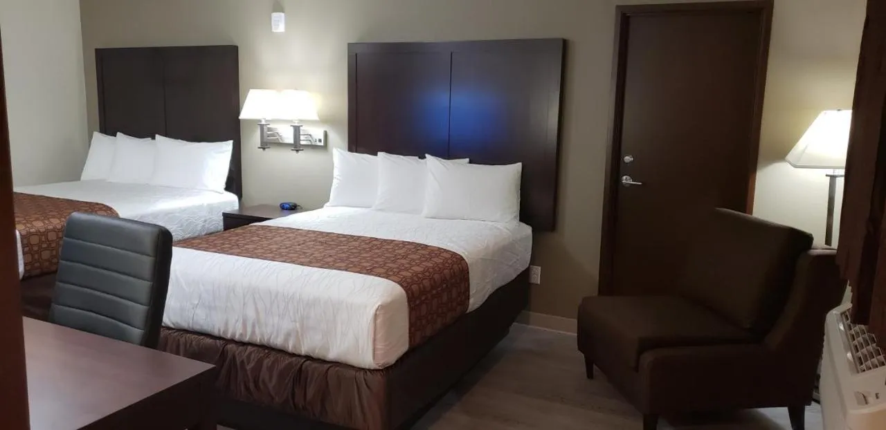 Queen Room with Two Queen Beds - Non-Smoking in Econo Lodge Umatilla Columbia River Area