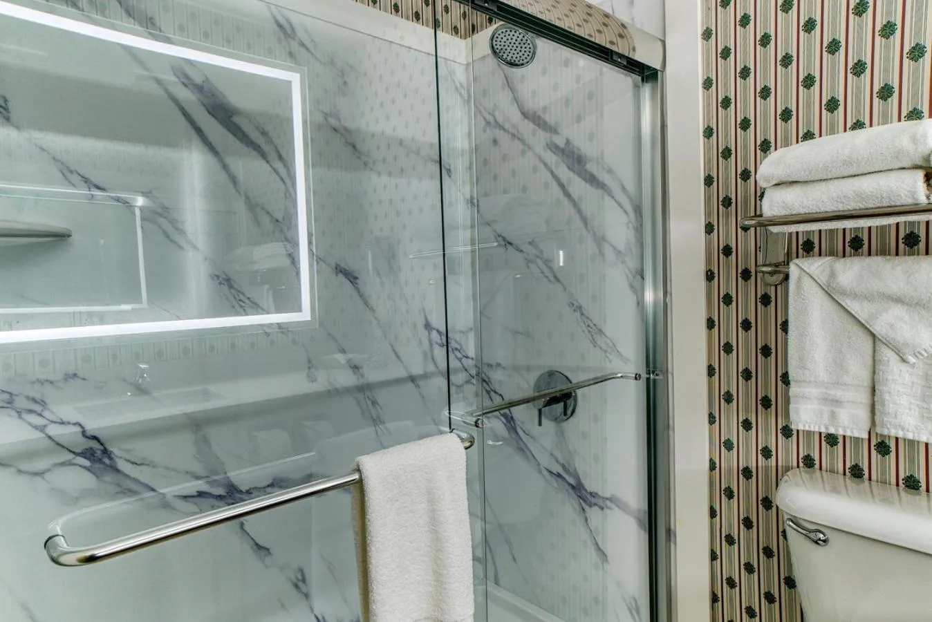 King Suite in Evergreen Inn & Suites