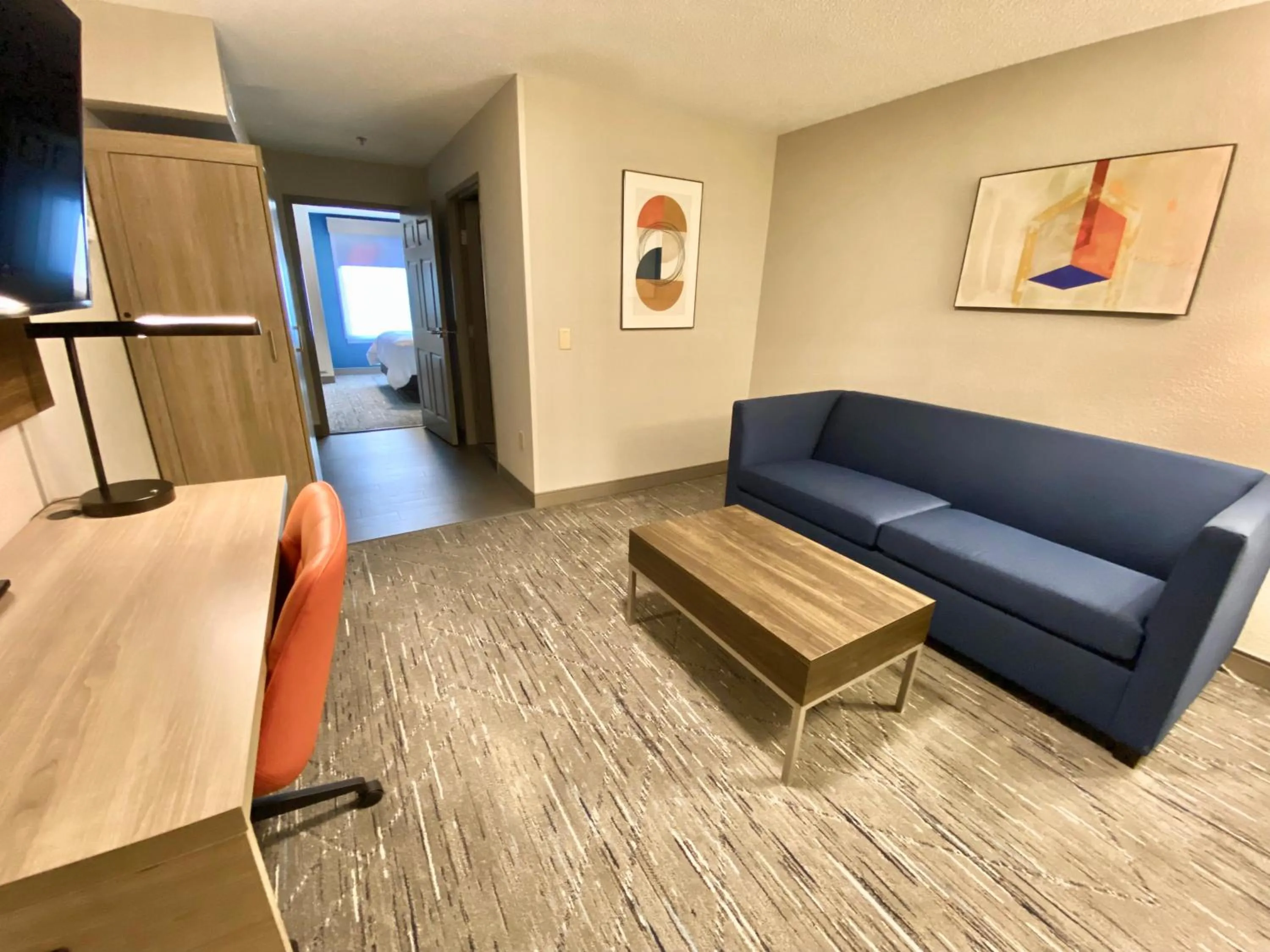 One-Bedroom Suite with Communications Accessible Walk-In Shower in Holiday Inn Express & Suites Elyria by IHG