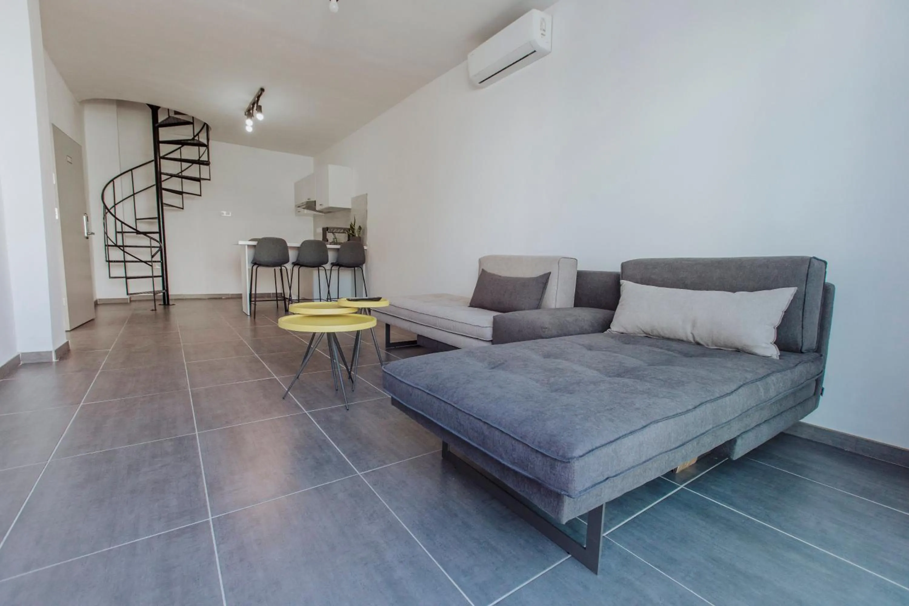 Family Apartment - Split Level (2 Adults + 2 Children) in River View Boutique Apts