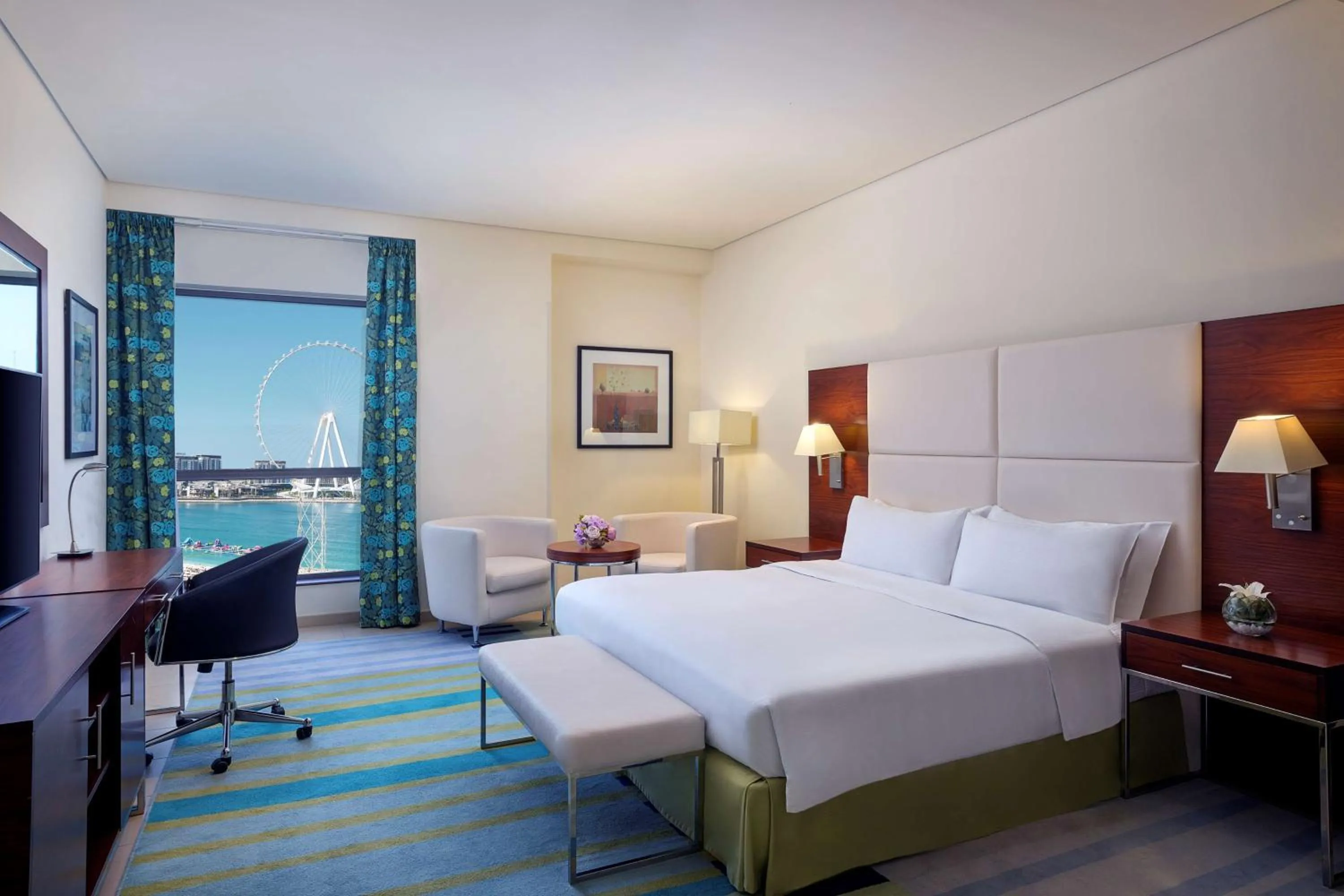 Deluxe King Room with Sea View in Hilton Dubai The Walk