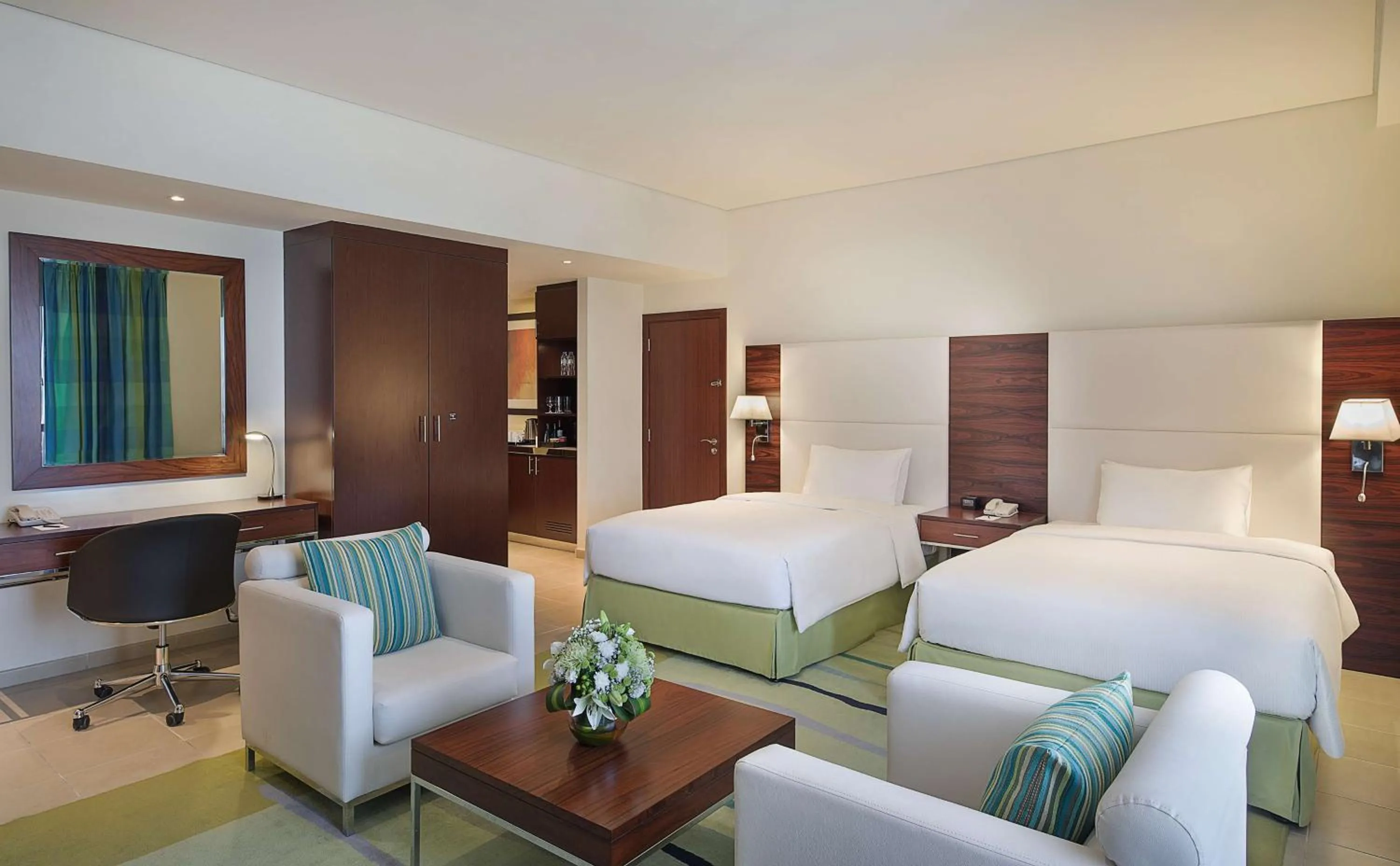Deluxe Twin Room with Sea View and Balcony in Hilton Dubai The Walk