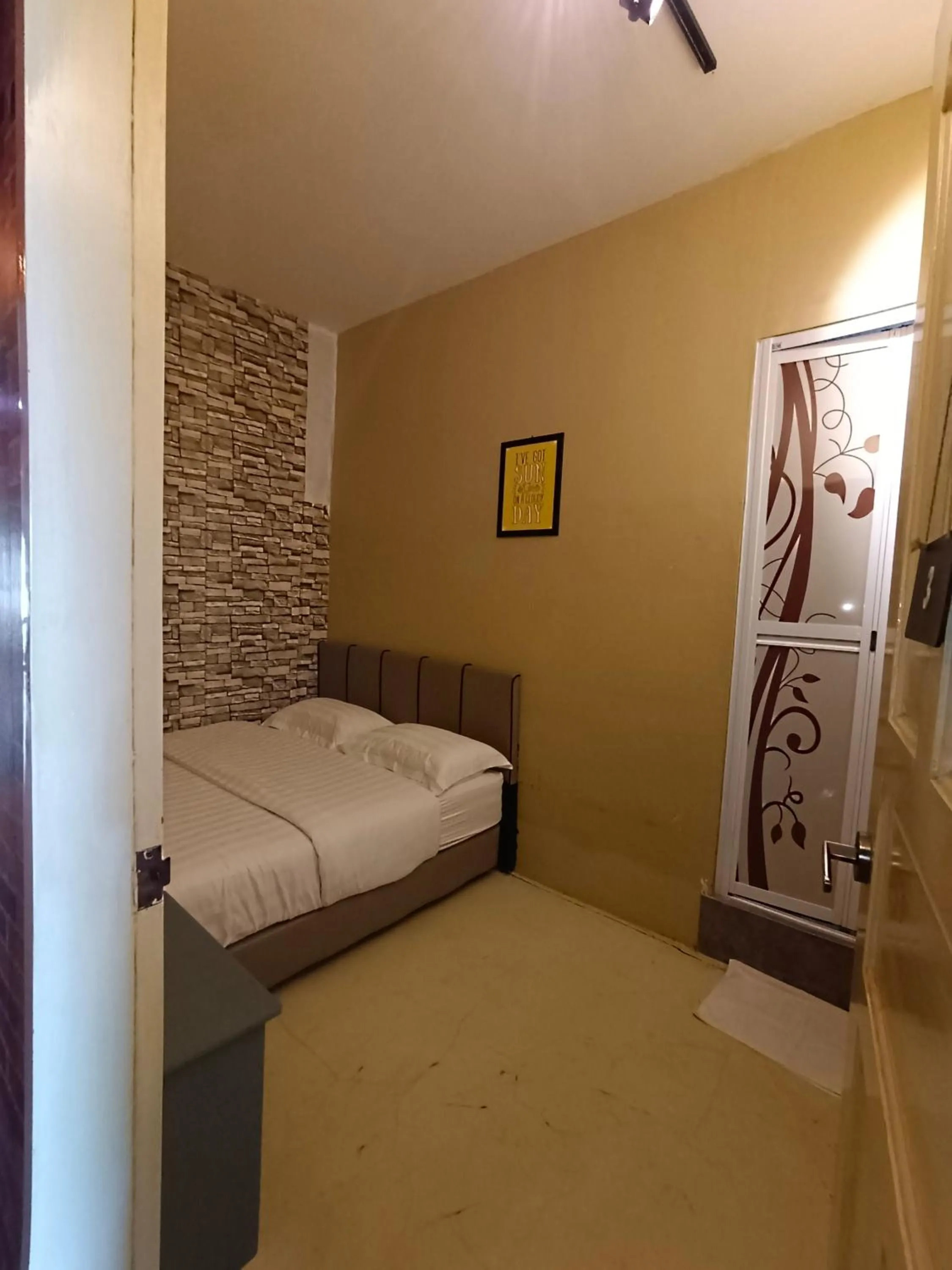 Standard Queen Room in Cow B Homestay Semporna