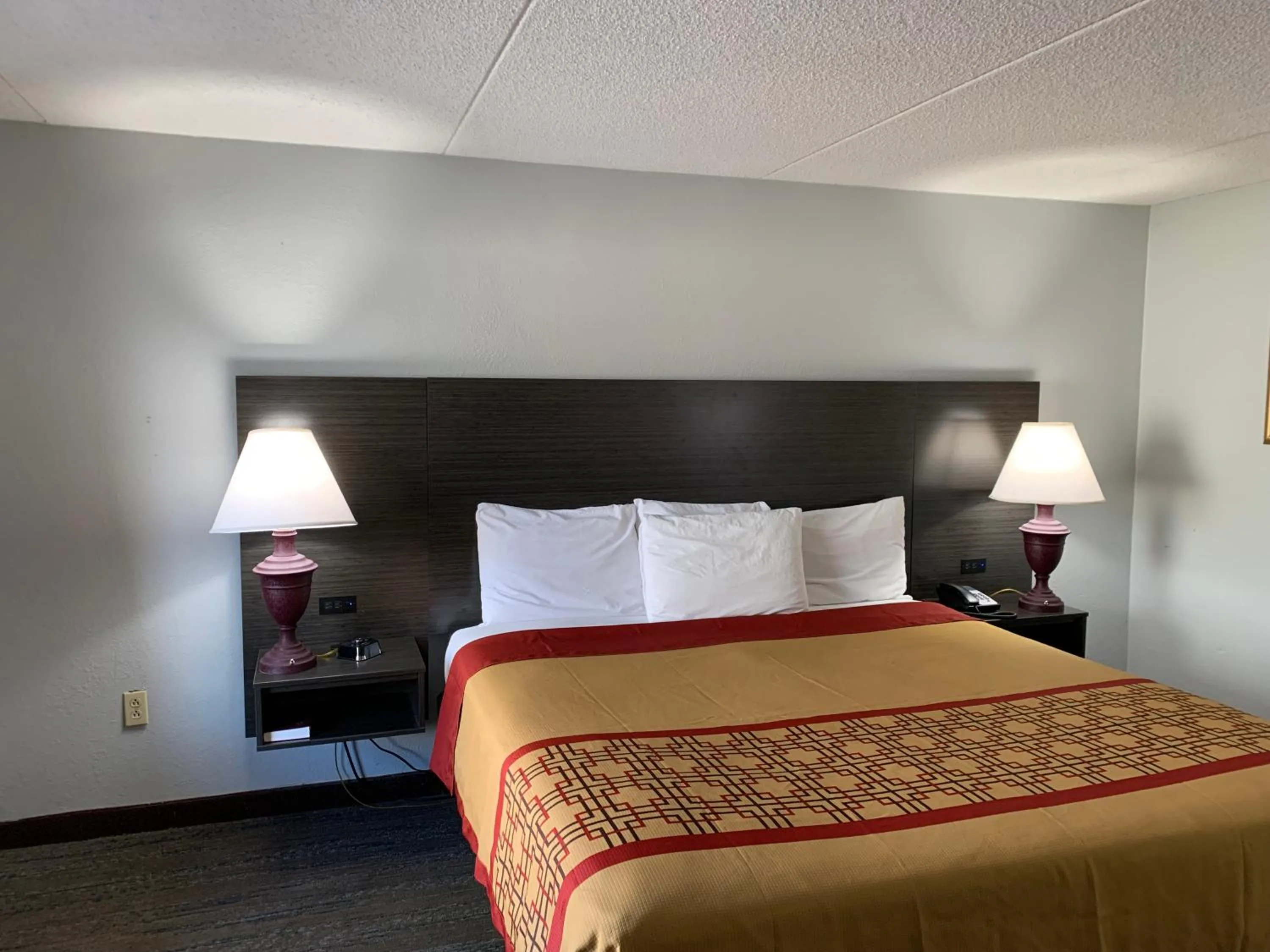 Deluxe King Jacuzzi Room - Non-Smoking in Pigeon Forge Parkway Inn