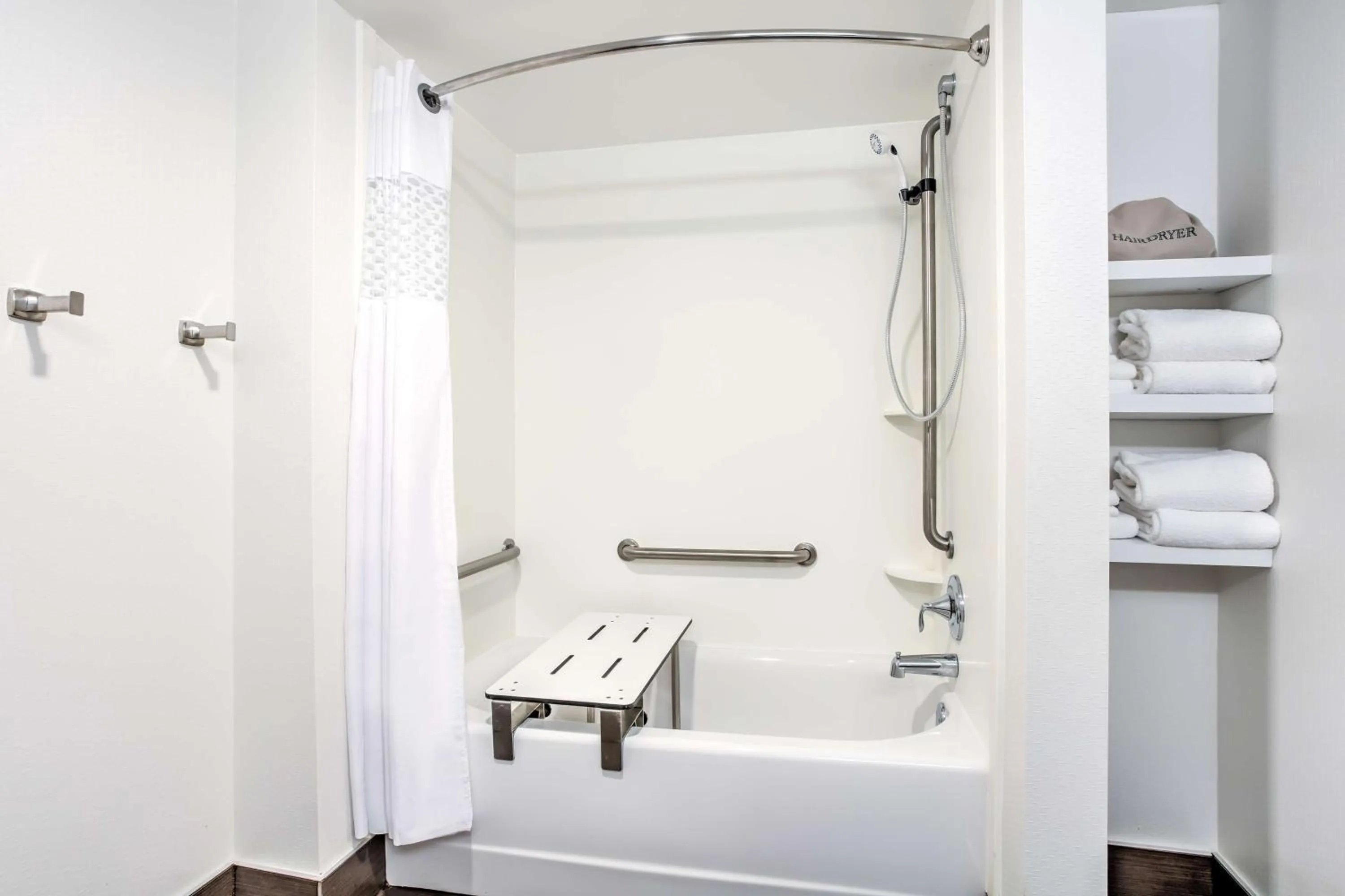 Queen Room with Two Queen Beds - Hearing Access/Non-Smoking in Hampton Inn Macon - I-475